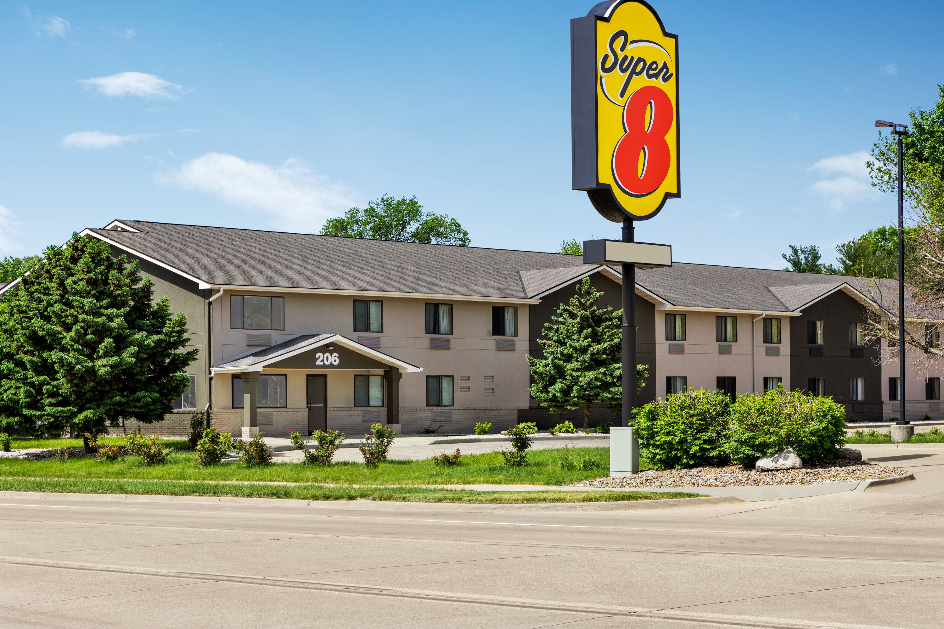 Exterior of Super 8 by Wyndham Ankeny/Des Moines Area hotel in Ankeny, Iowa