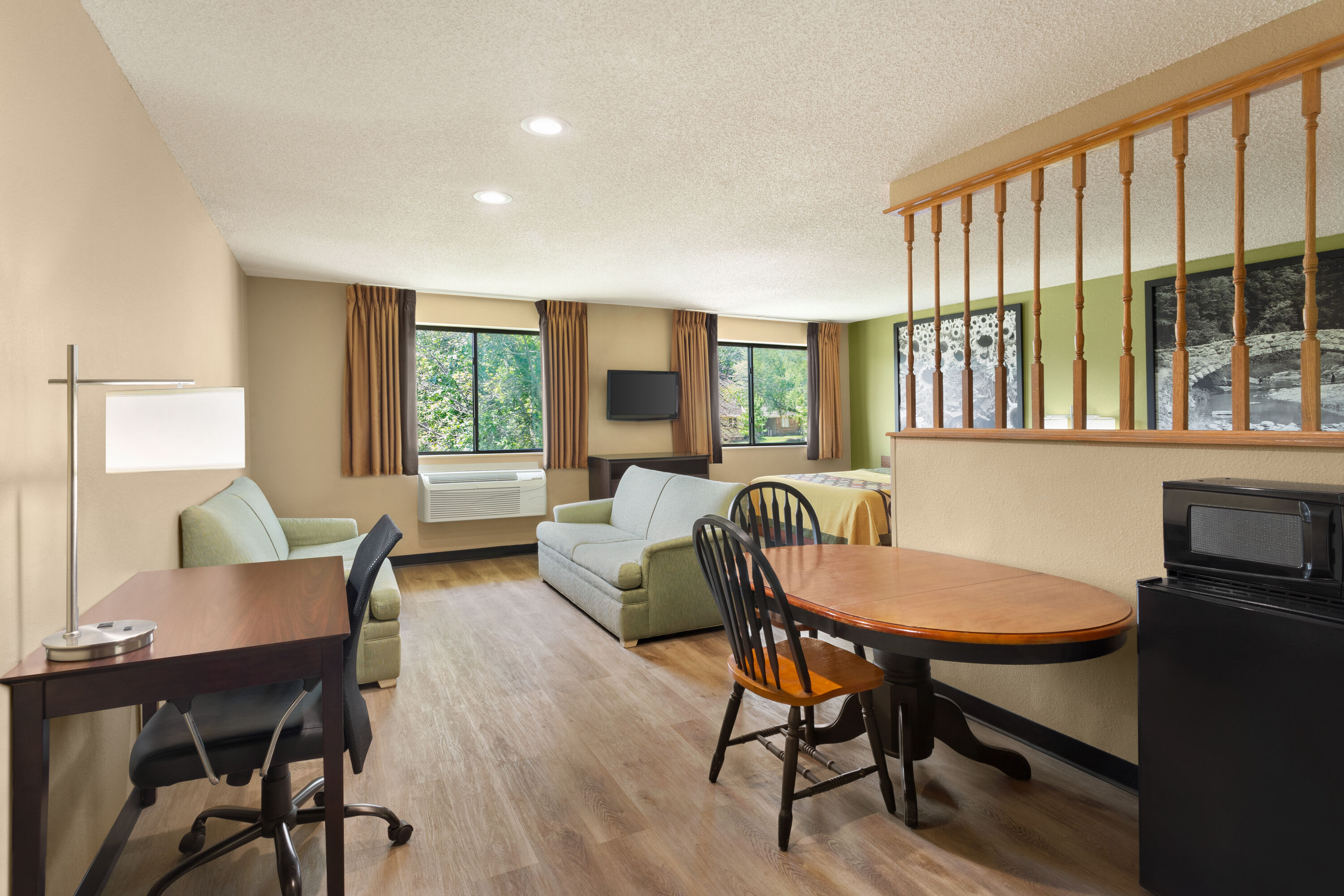 Super 8 by Wyndham Ankeny/Des Moines Area suite in Ankeny, Iowa