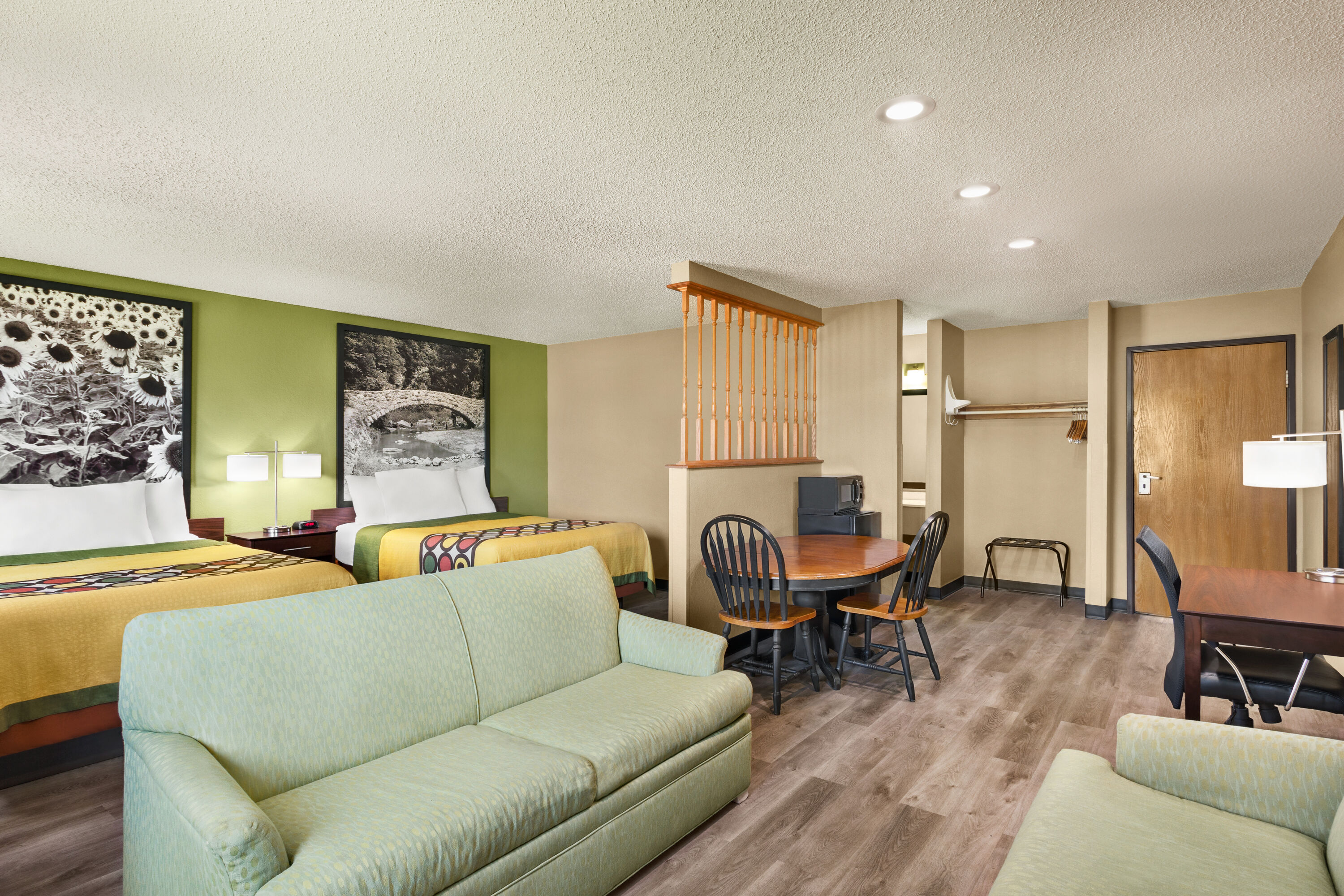 Super 8 by Wyndham Ankeny/Des Moines Area suite in Ankeny, Iowa