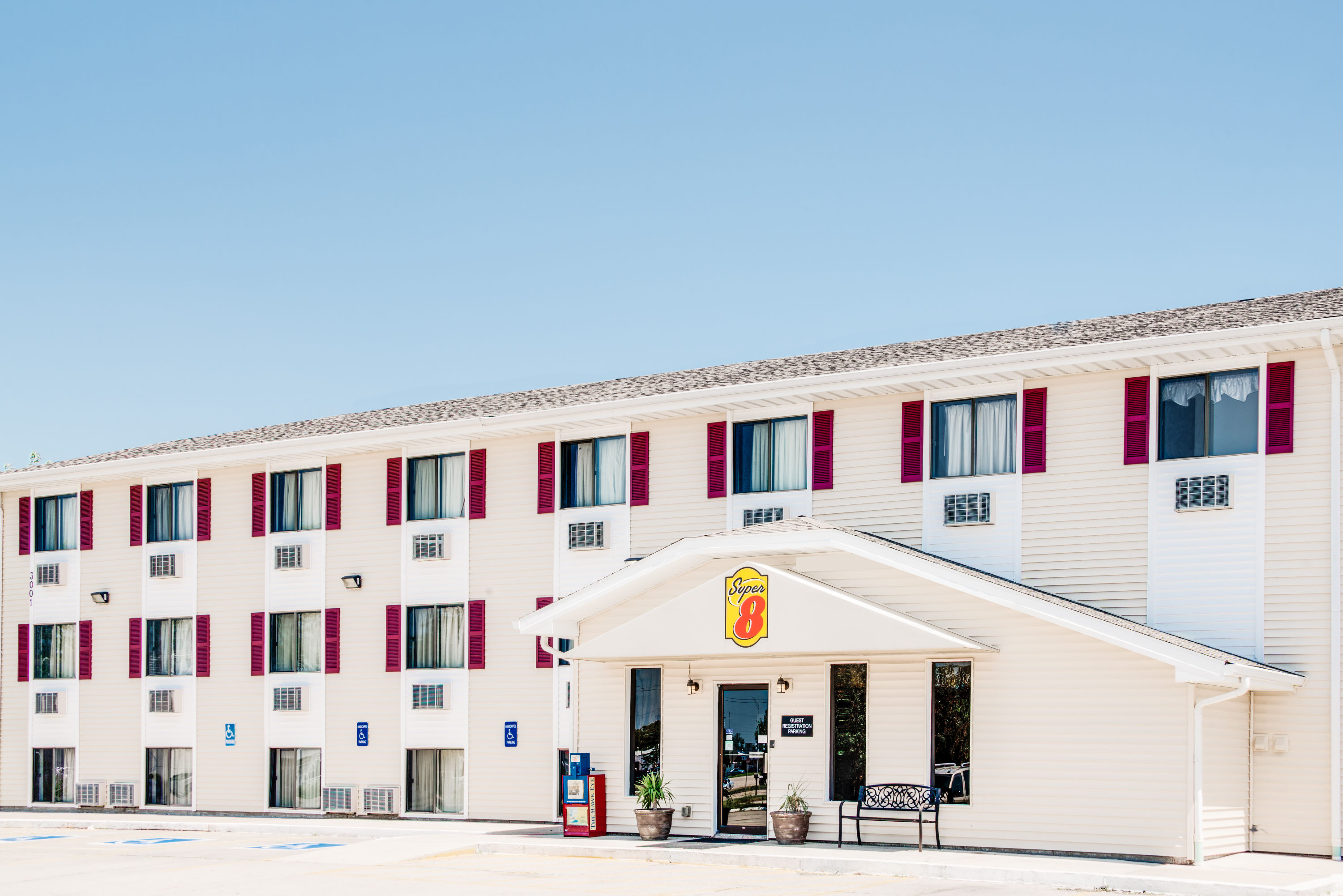 Super 8 By Wyndham Burlington Burlington Ia Hotels