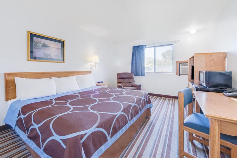 Guest room at the Super 8 Burlington in Burlington, Iowa