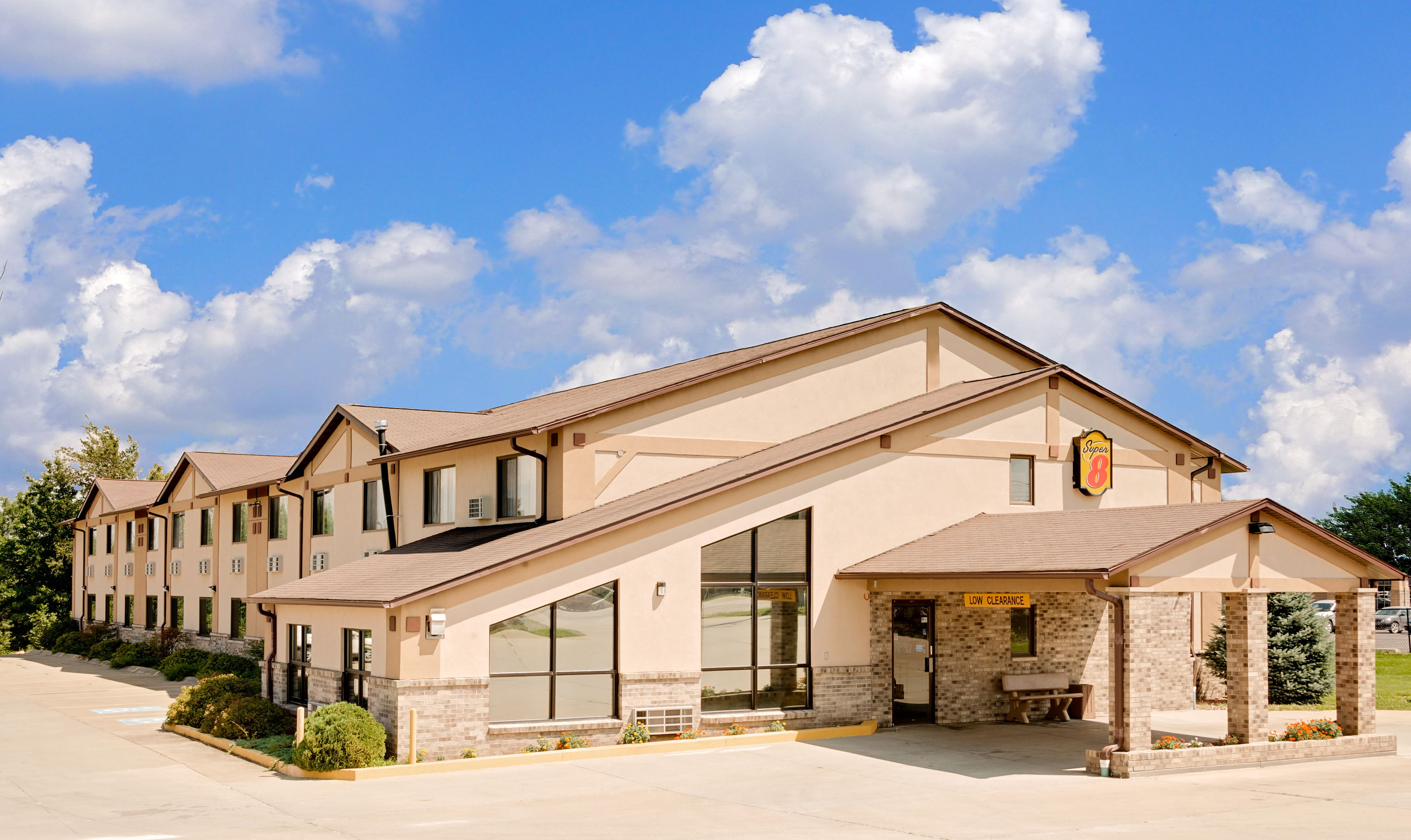 Where is the closest casino to centerville iowa