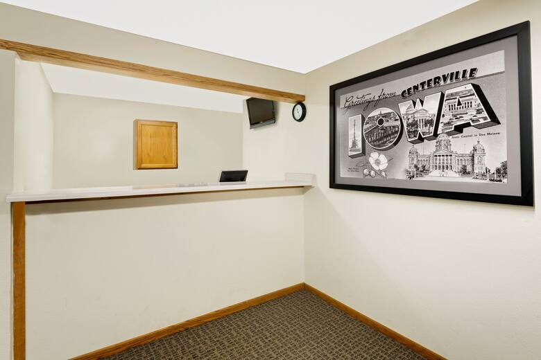 Super 8 Centerville hotel lobby in Centerville, Iowa