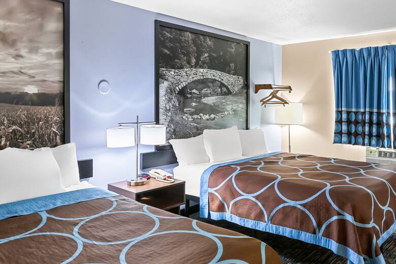 Super 8 Council Bluffs IA Omaha NE Area suite in Council Bluffs, Iowa