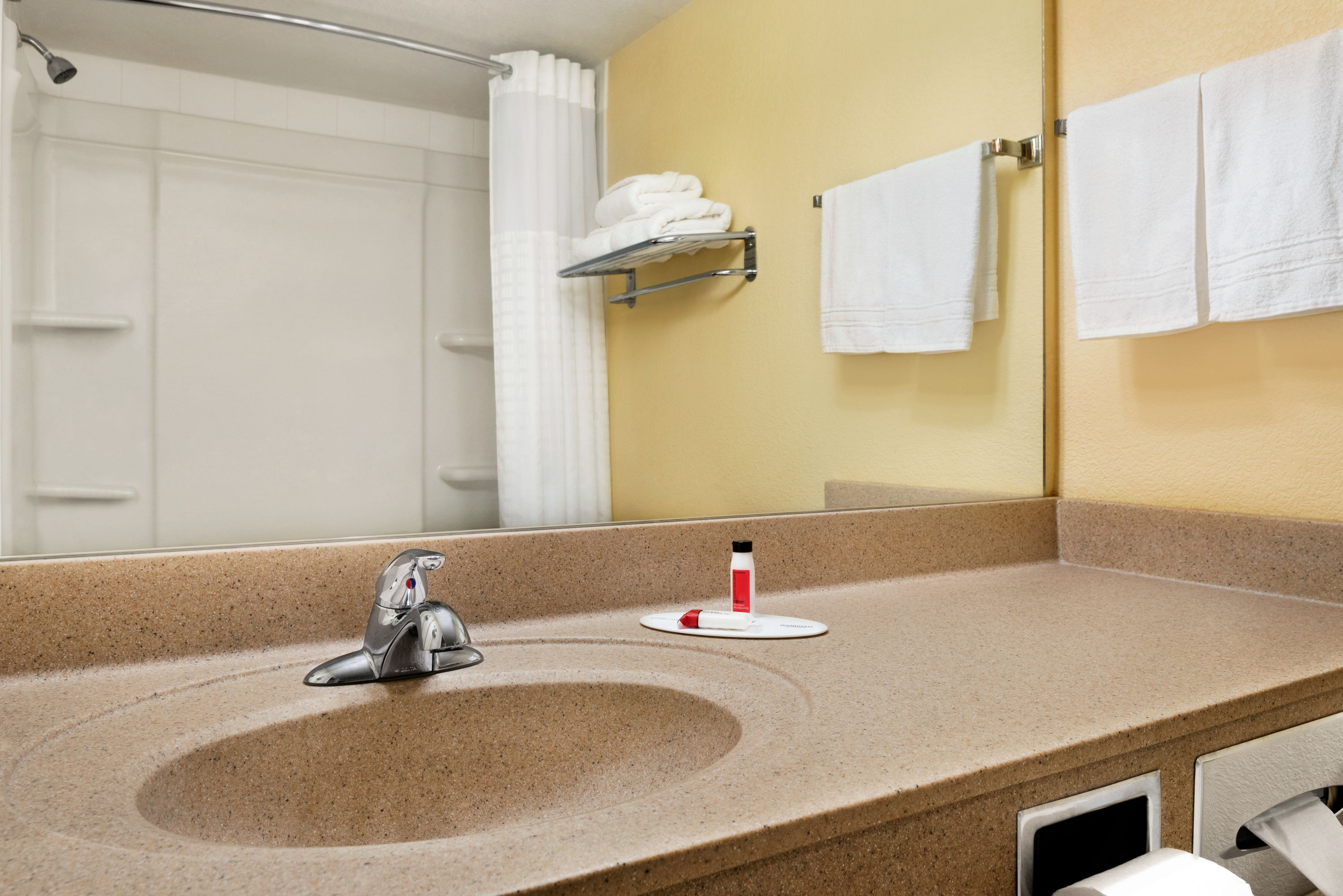 Guest room bath at the Super 8 by Wyndham Des Moines in Des Moines, Iowa