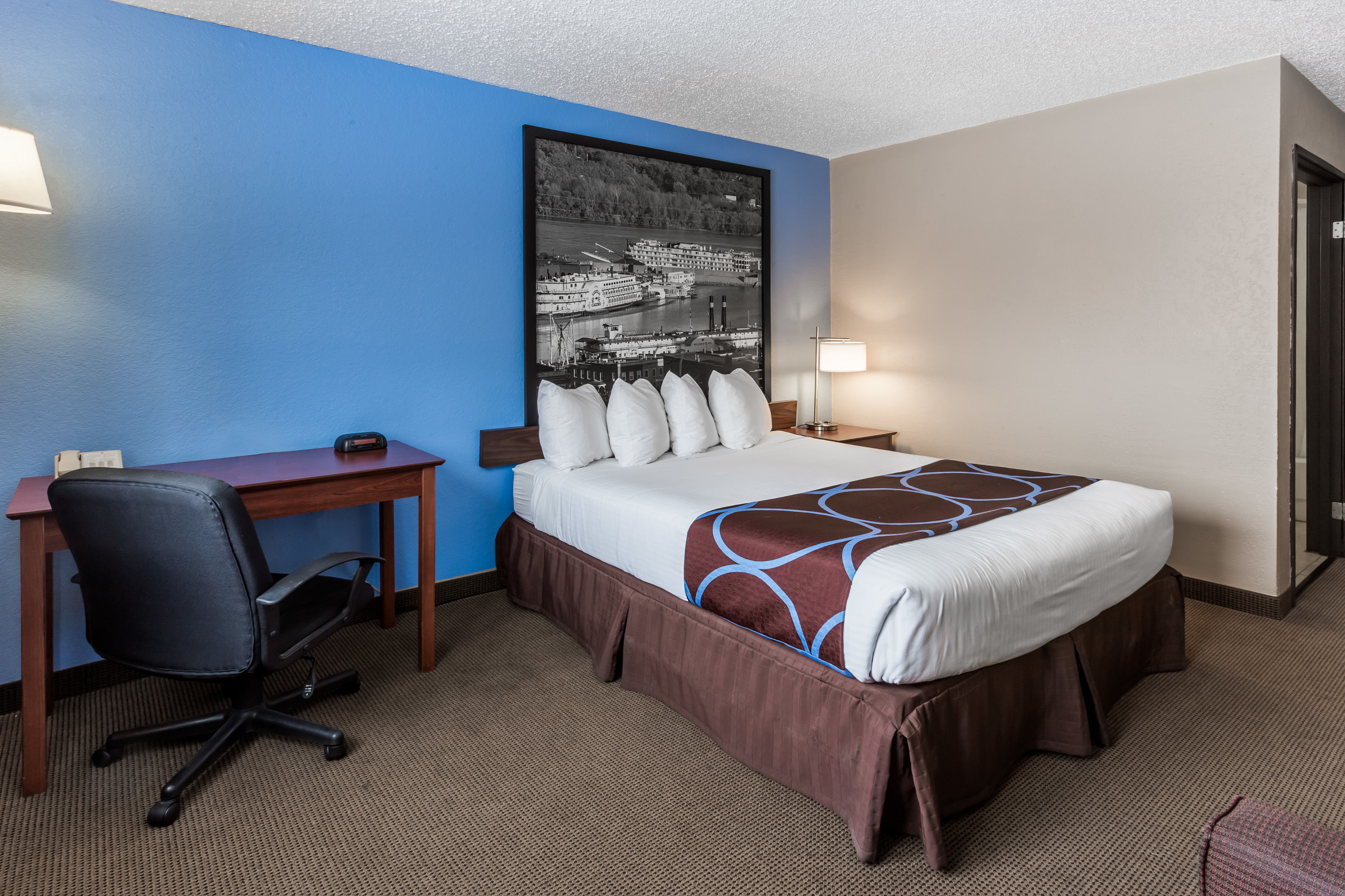 Guest room at the Super 8 by Wyndham Dubuque in Dubuque, Iowa