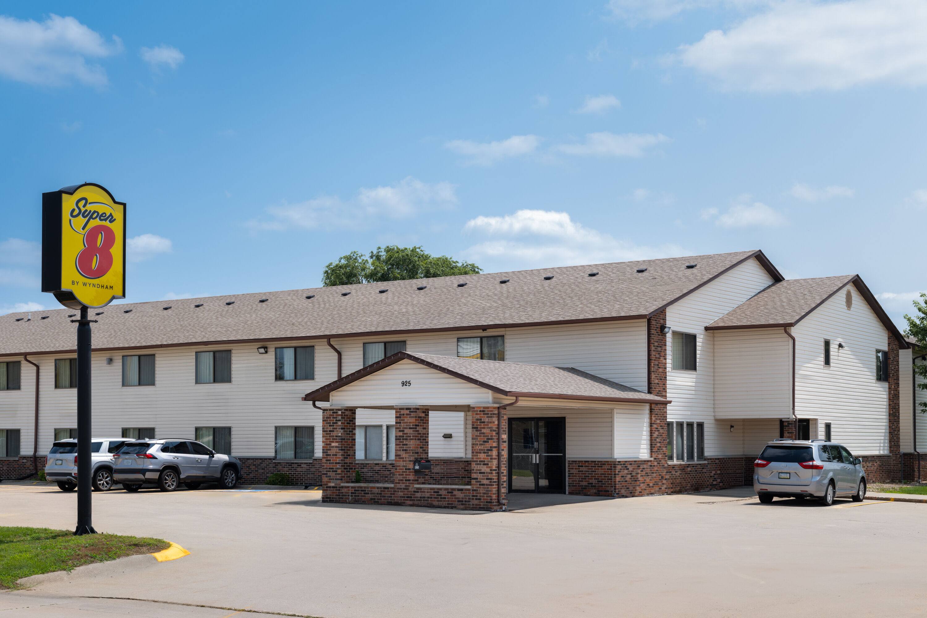 Super 8 Dyersville in Dyersville, United States