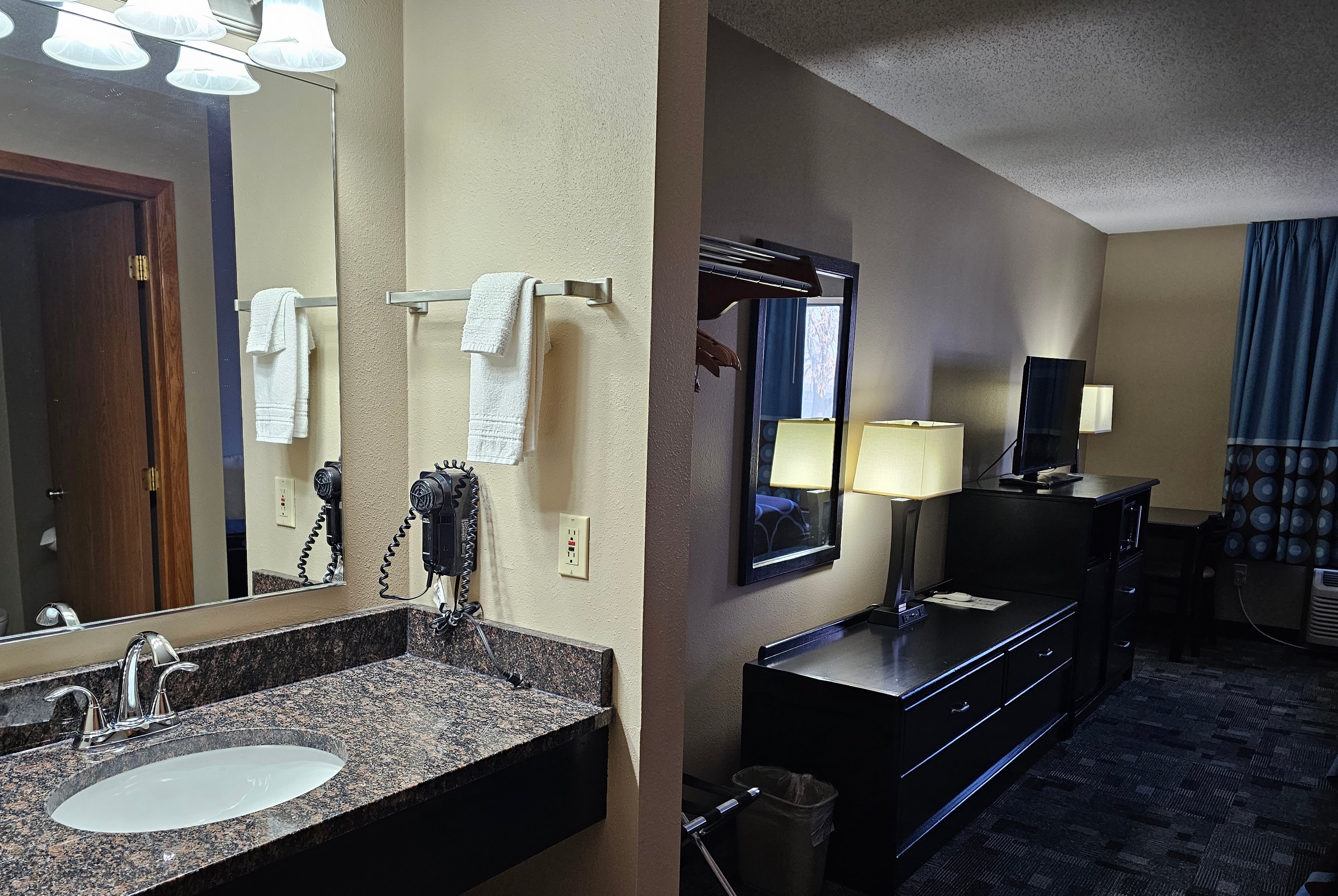 Guest room bath at the Super 8 by Wyndham Estherville in Estherville, Iowa
