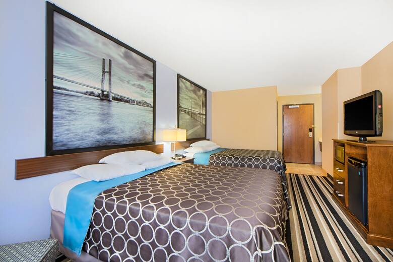 Guest room at the Super 8 Fairfield in Fairfield, Iowa