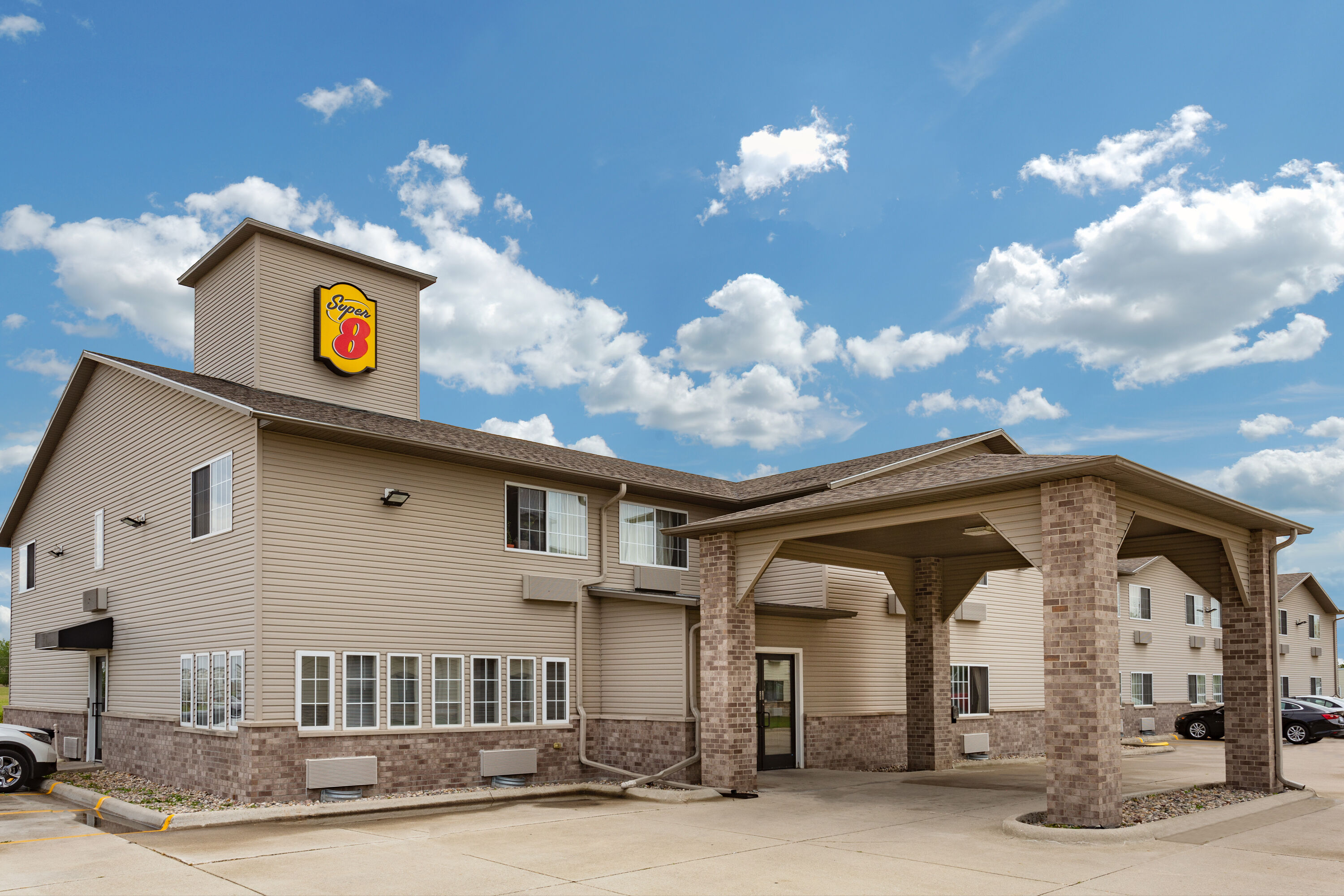 Exterior Day Image of Super 8 by Wyndham Fort Dodge IA hotel in Fort Dodge, Iowa