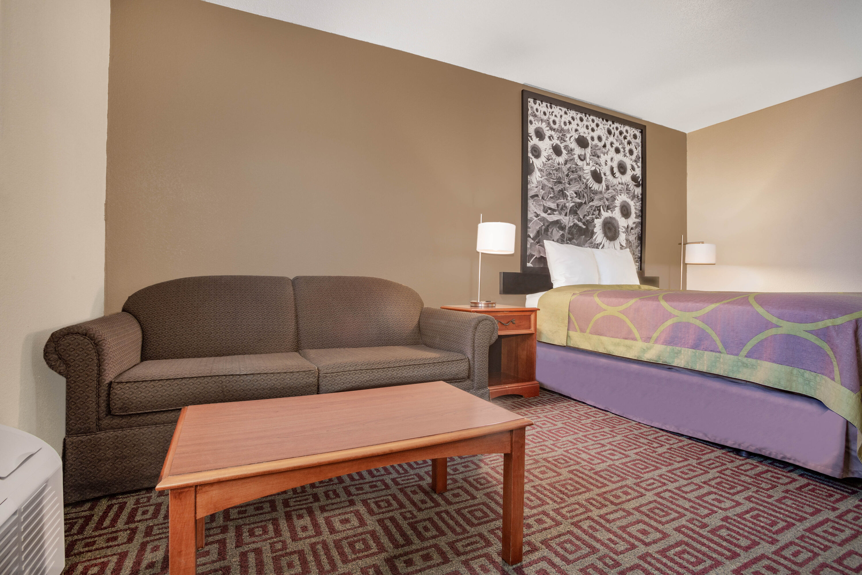 Guest room at the Super 8 by Wyndham Fort Madison in Fort Madison, Iowa