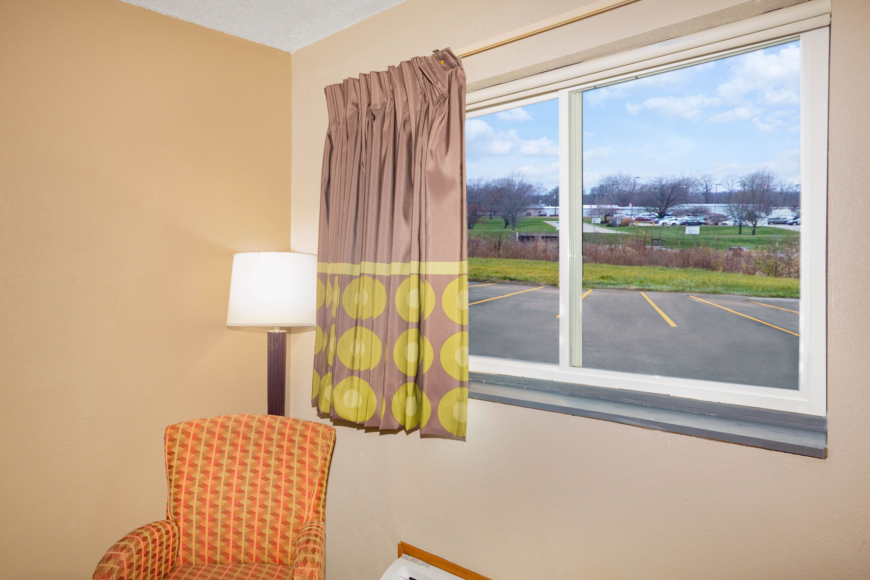 Guest room feature at the Super 8 by Wyndham Fort Madison in Fort Madison, Iowa