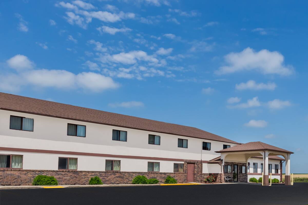 Super 8 Grinnell Ia Hotels 50112 Super 8 Grinnell Ia