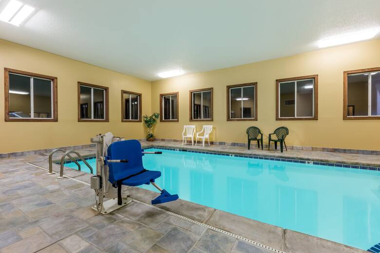 Super 8 Grinnell Ia Hotels 50112 Pool At The Super 8 Grinnell Ia In Iowa