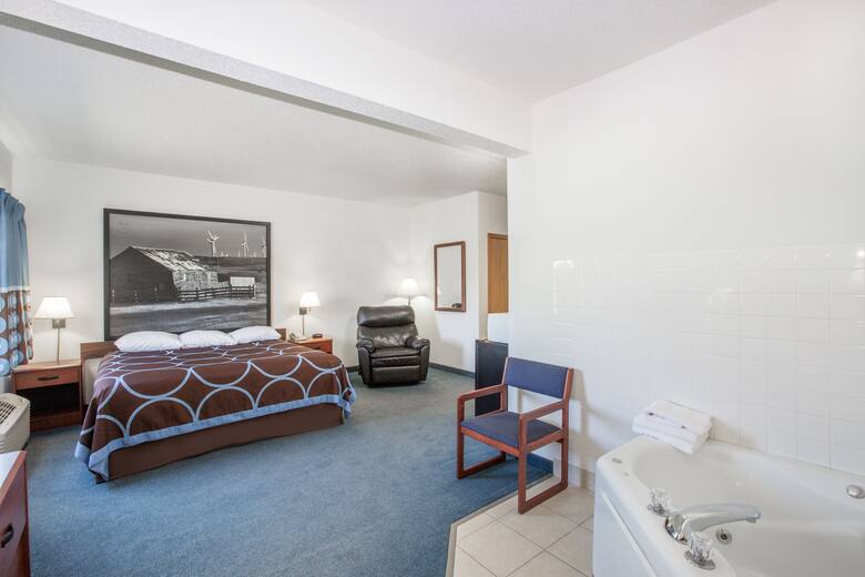 Guest room at the Super 8 Ida Grove in Ida Grove, Iowa