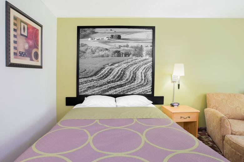 Guest room at the Super 8 Independence in Independence, Iowa