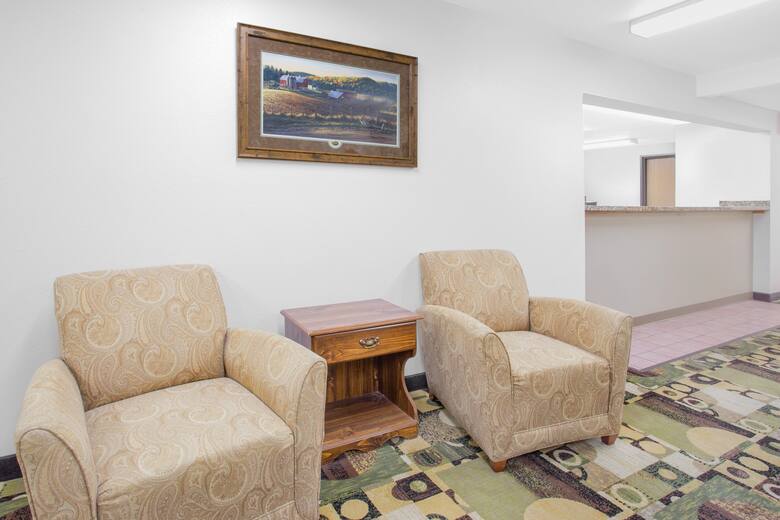 Super 8 Independence hotel lobby in Independence, Iowa