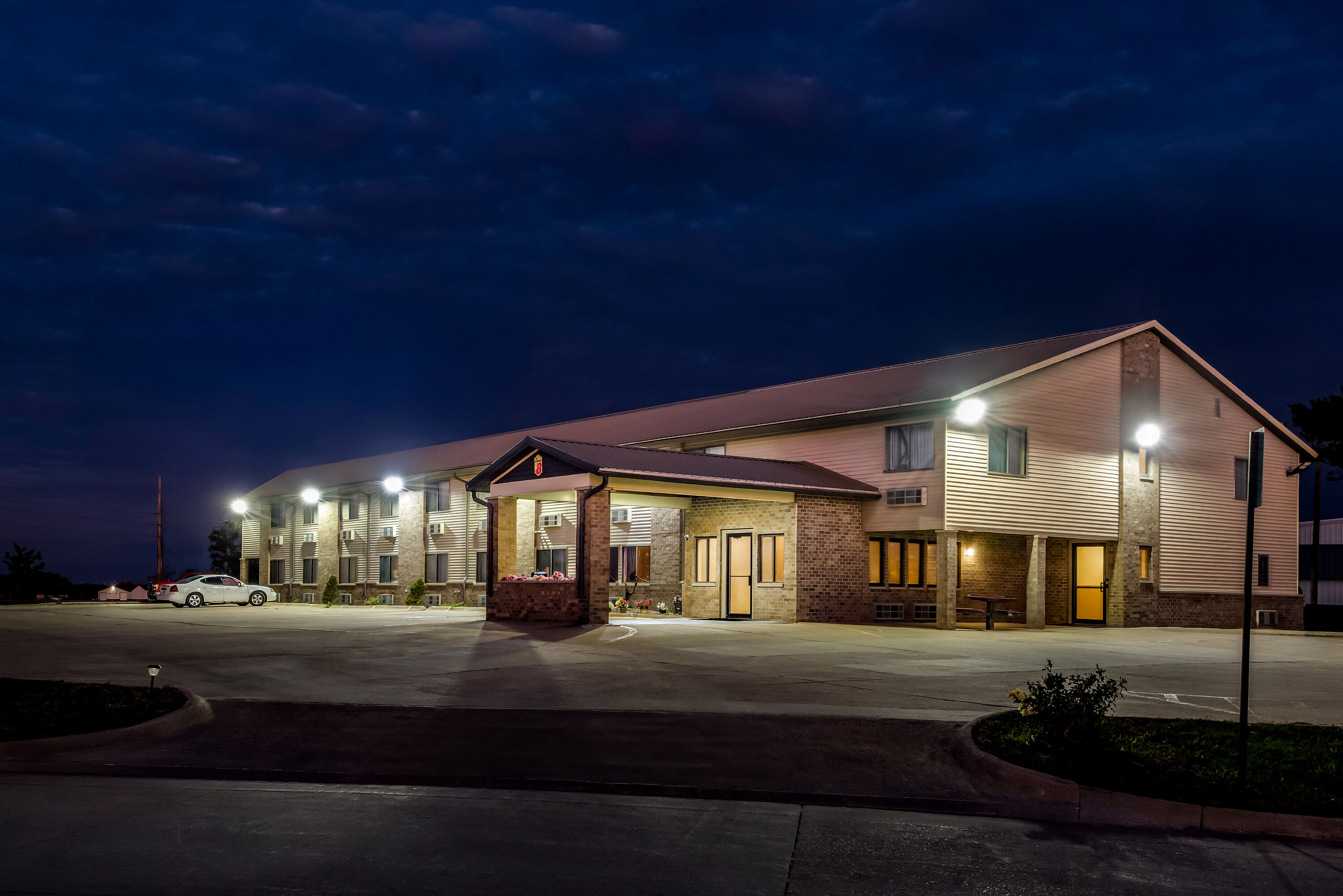 Exterior Night Image of Super 8 by Wyndham Jefferson hotel in Jefferson, Iowa