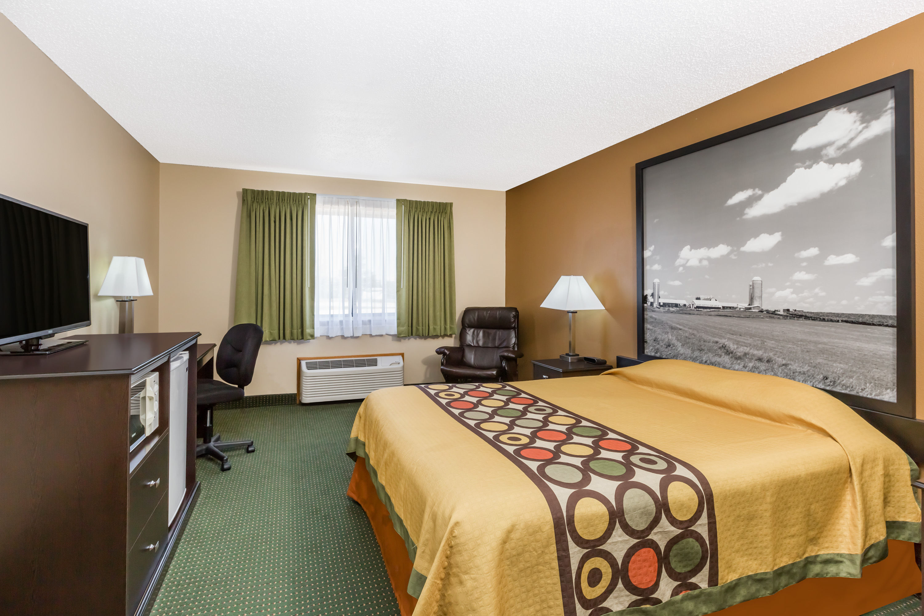 Guest room at the Super 8 by Wyndham Jefferson in Jefferson, Iowa