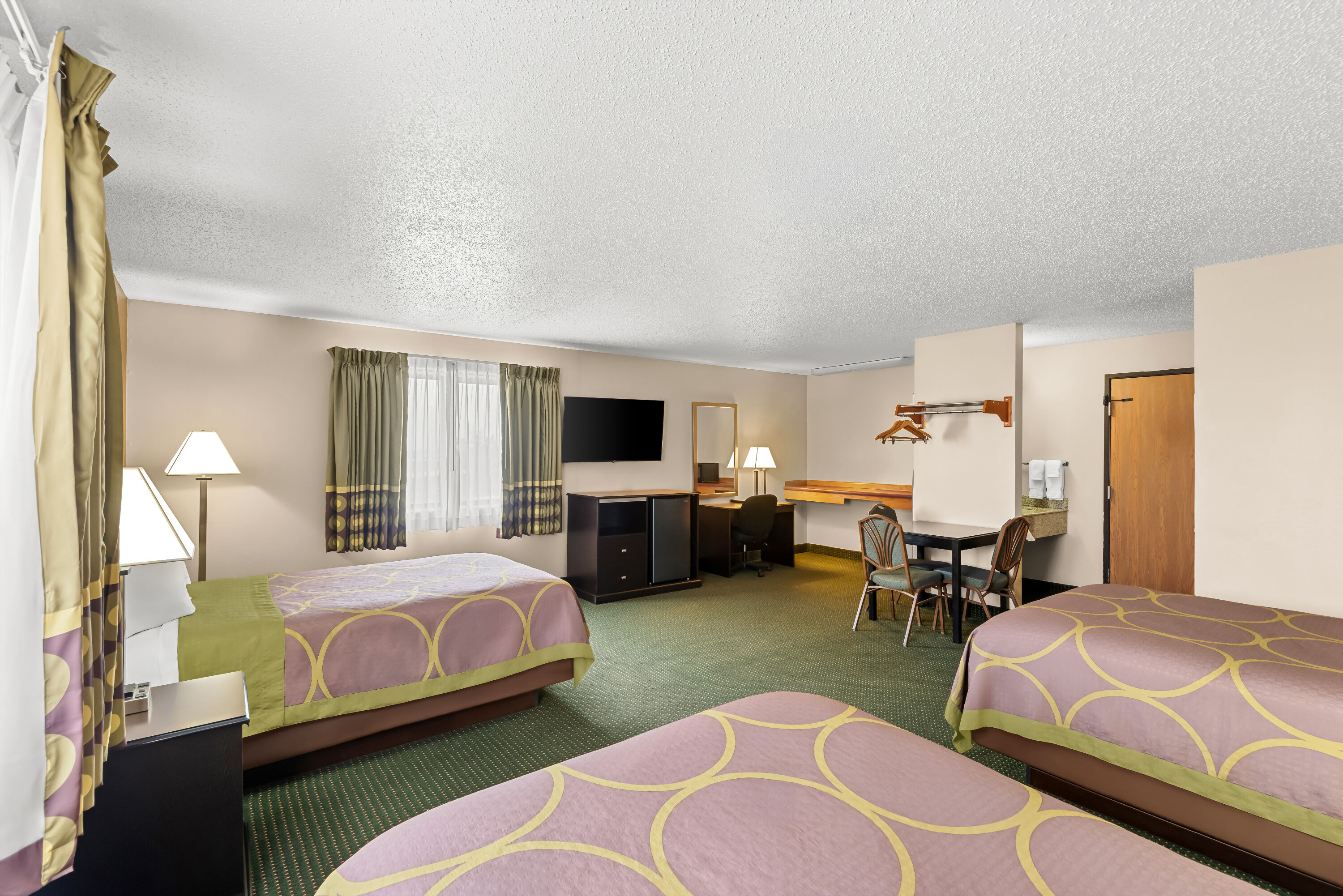 Super 8 by Wyndham Jefferson suite in Jefferson, Iowa