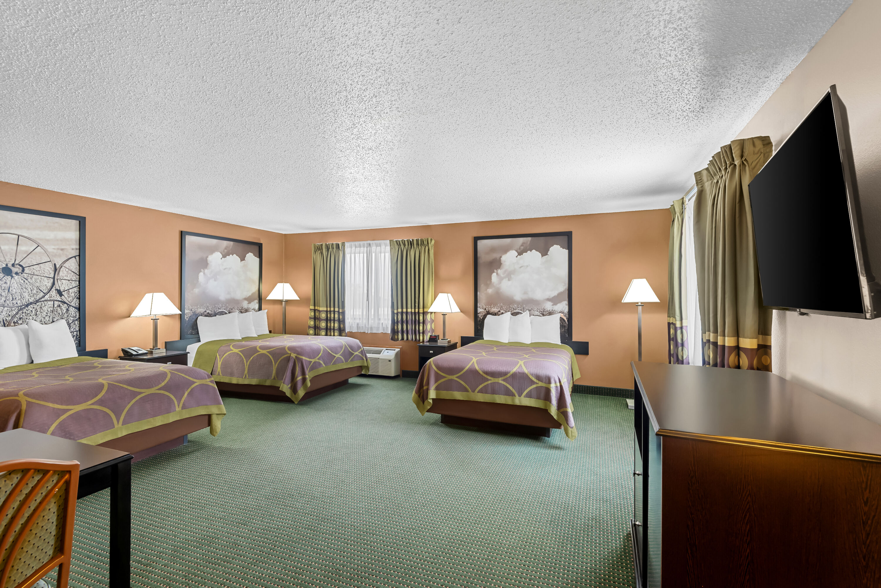 Super 8 by Wyndham Jefferson suite in Jefferson, Iowa