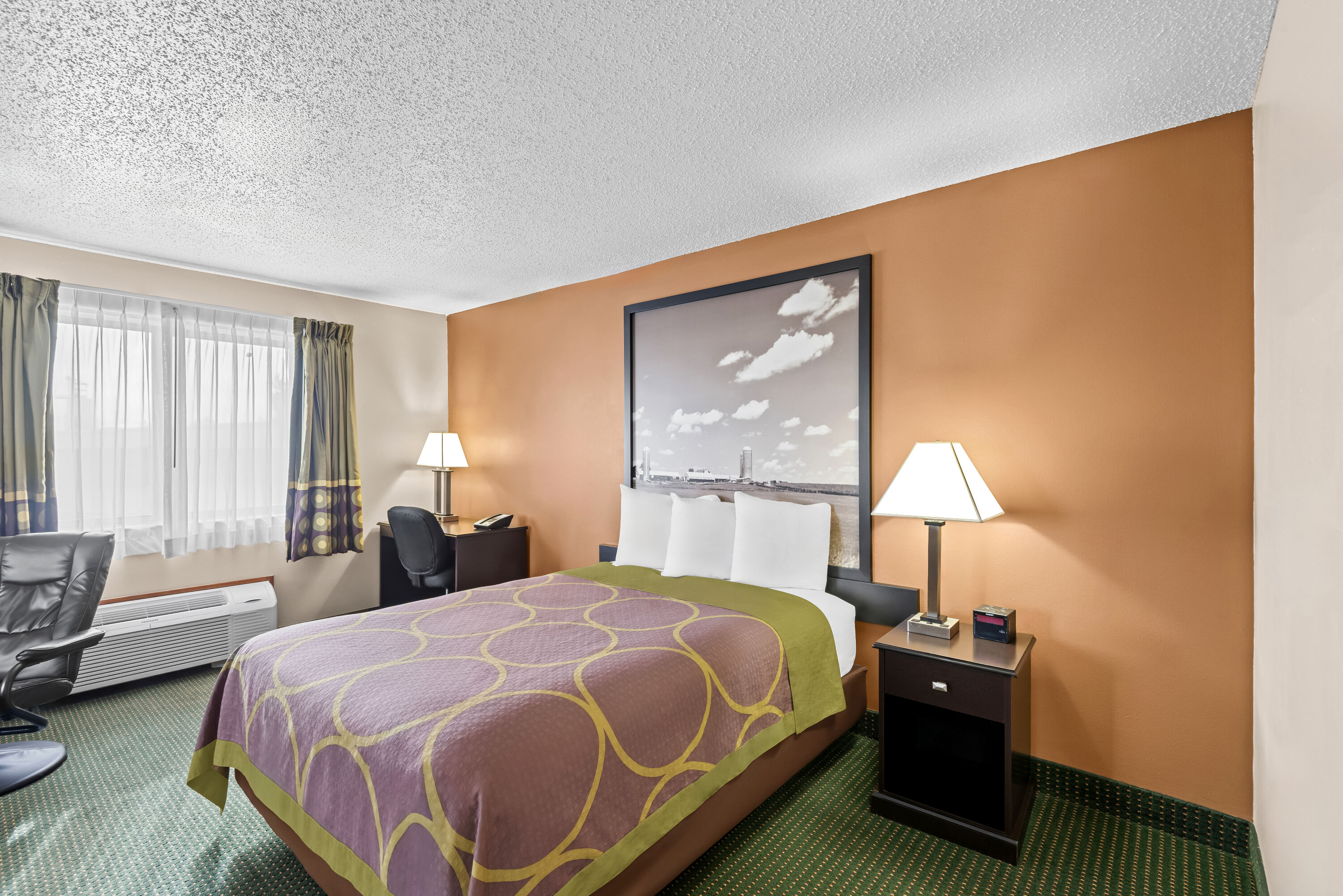 Super 8 by Wyndham Jefferson suite in Jefferson, Iowa