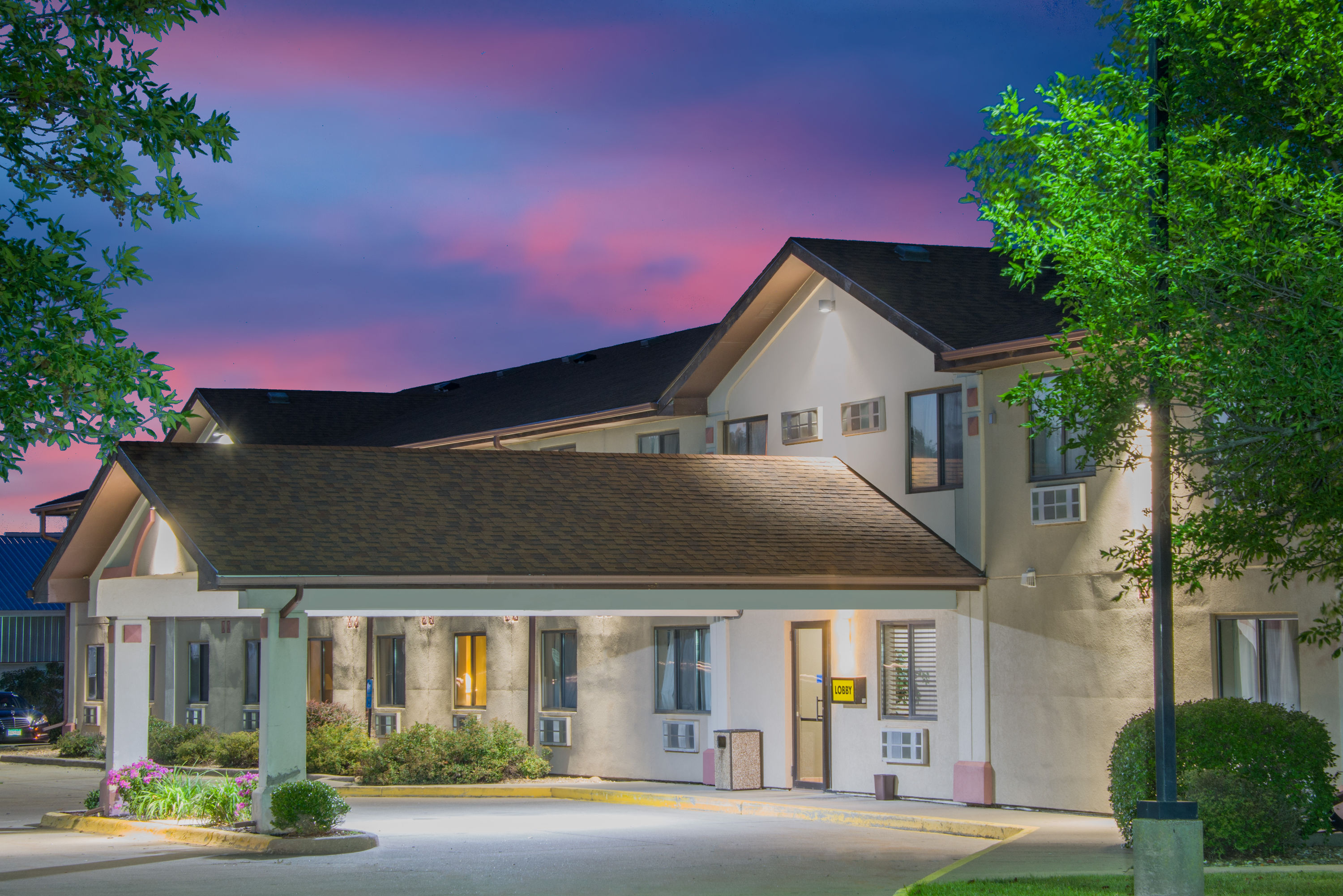 Super 8 By Wyndham Knoxville Knoxville Ia Hotels