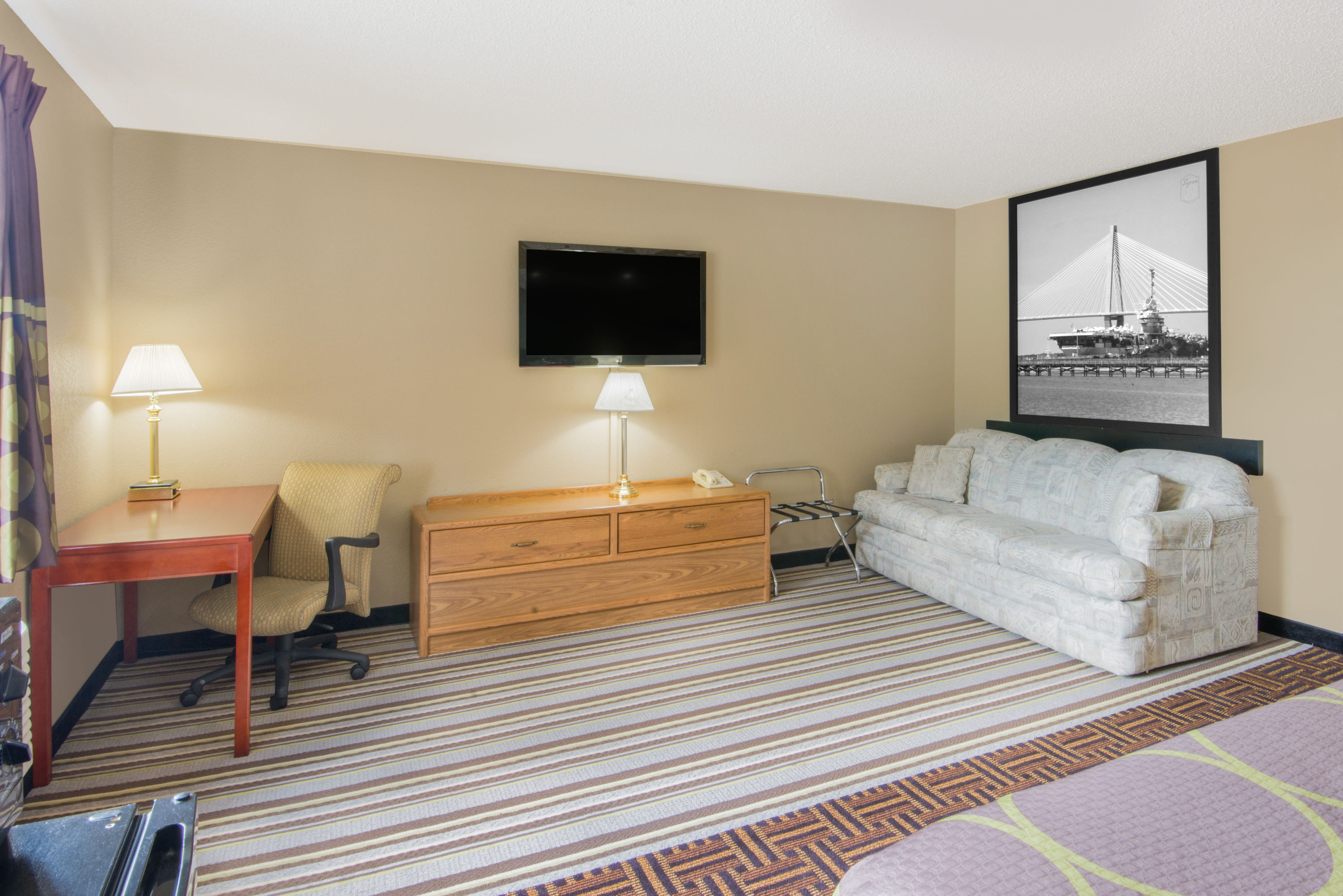 Super 8 by Wyndham Knoxville suite in Knoxville, Iowa