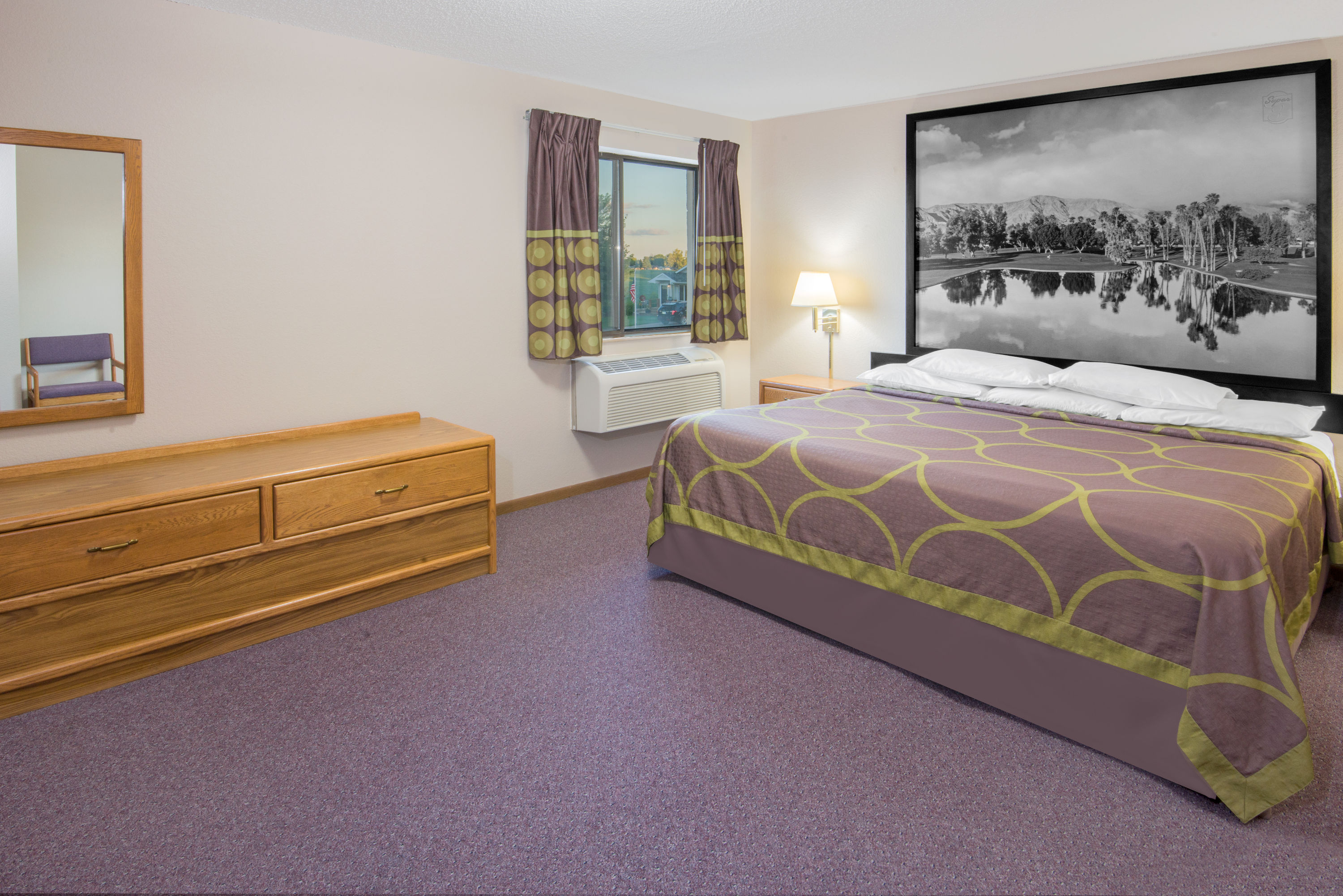 Super 8 by Wyndham Knoxville suite in Knoxville, Iowa