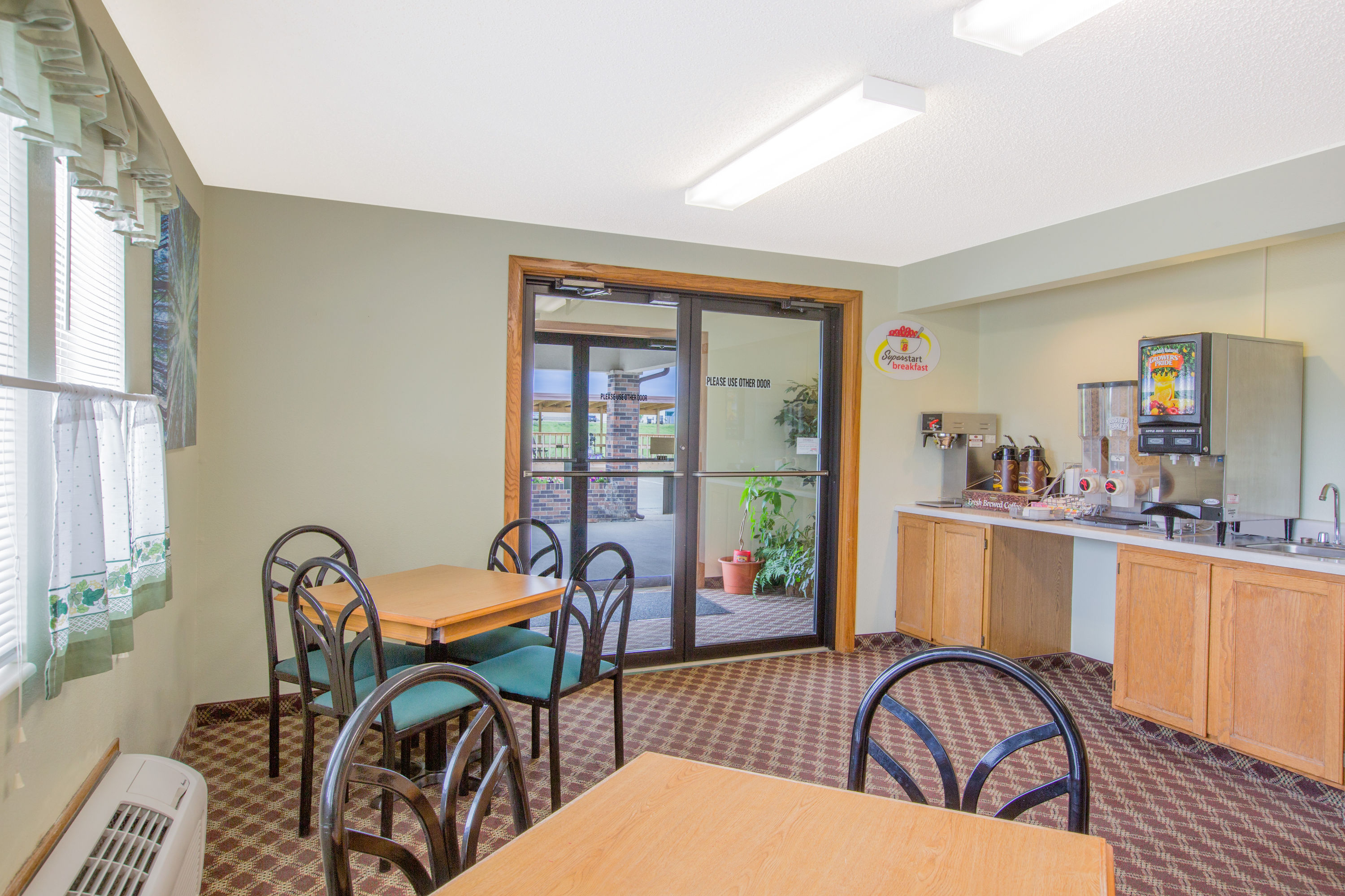 Super Wyndham Lamoni Lamoni  Hotels
