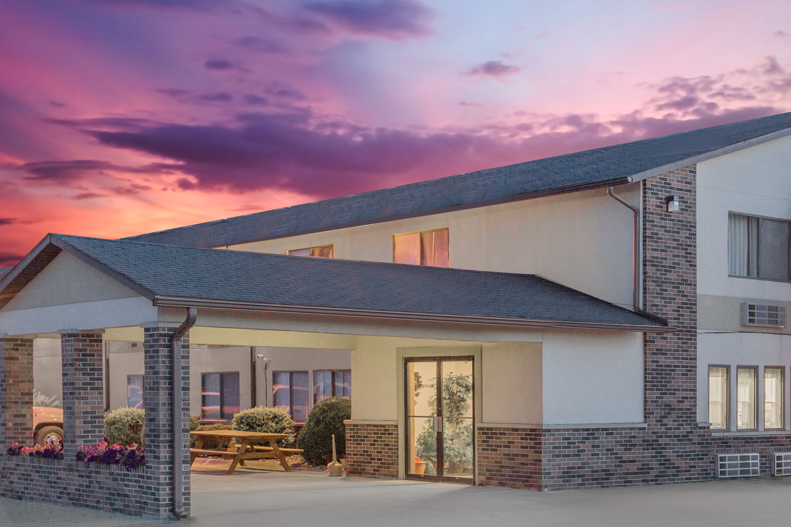 Super Wyndham Lamoni Lamoni  Hotels