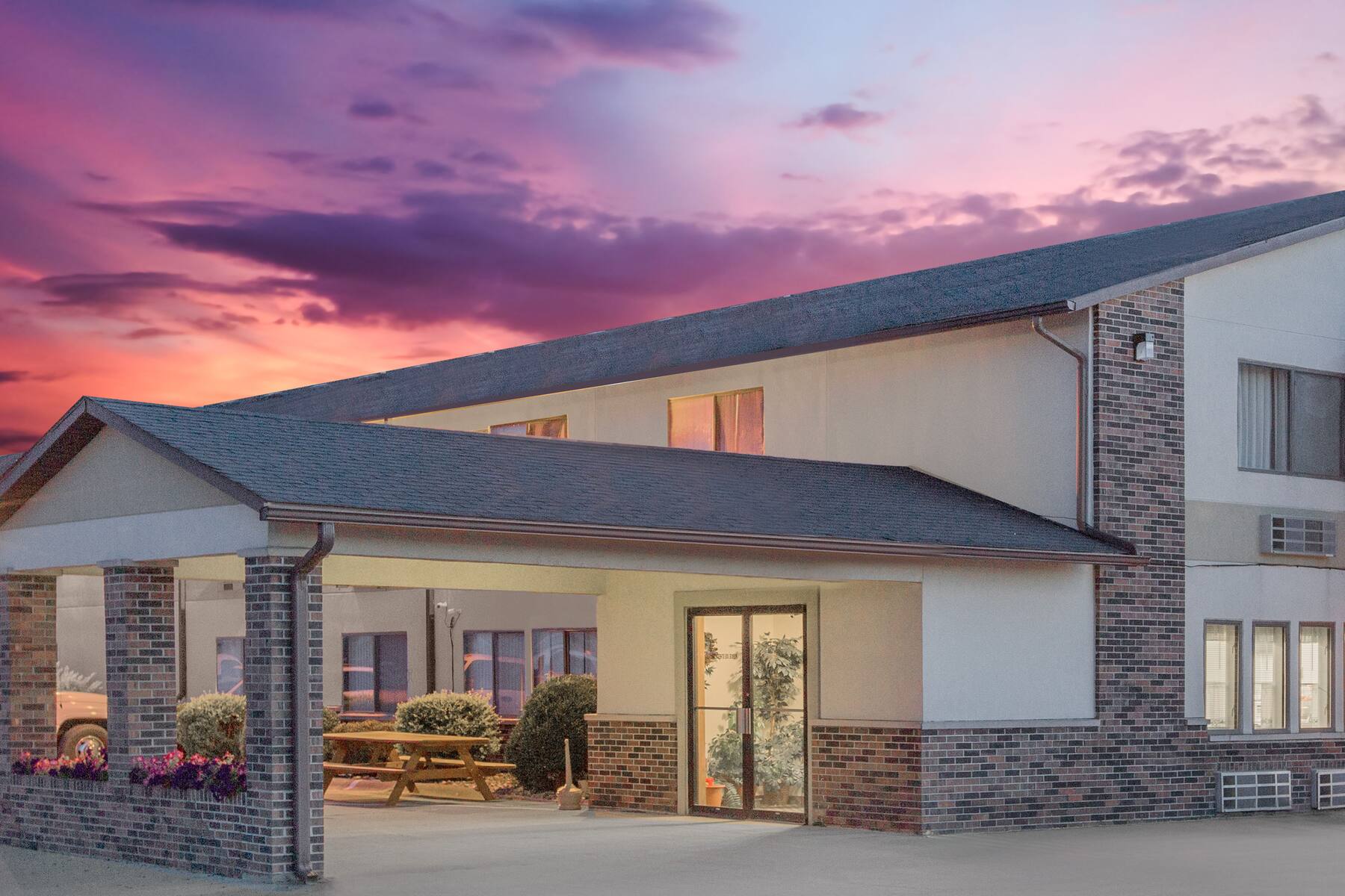 Super 8 by Wyndham Lamoni IA | Lamoni, IA Hotels