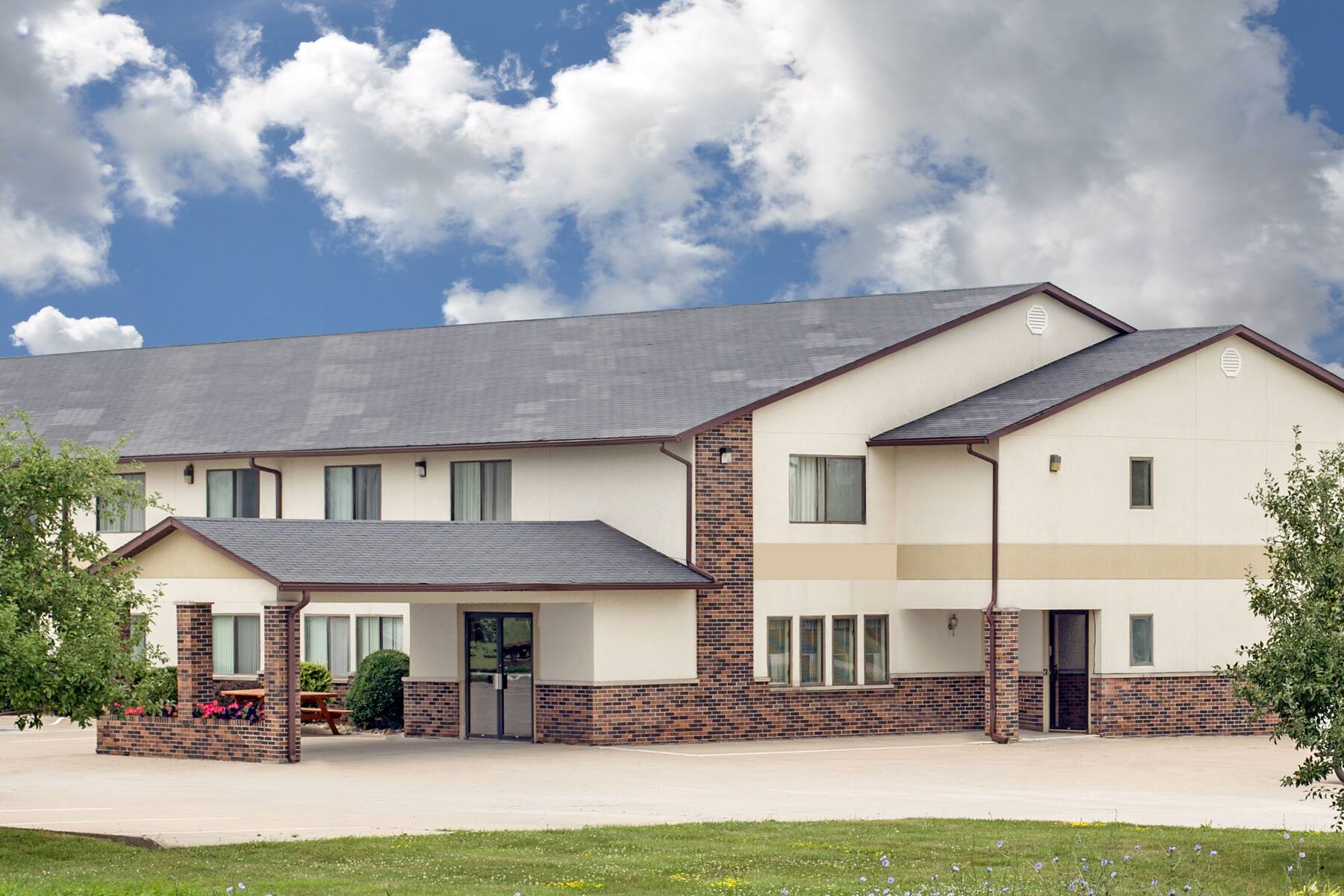 Super 8 by Wyndham Lamoni IA | Lamoni, IA Hotels