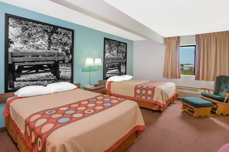 Guest room at the Super 8 Lamoni IA in Lamoni, Iowa