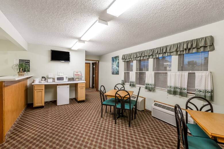Super 8 Lamoni IA hotel lobby in Lamoni, Iowa