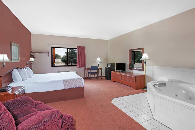 Guest room at the Super 8 Mason City in Mason City, Iowa