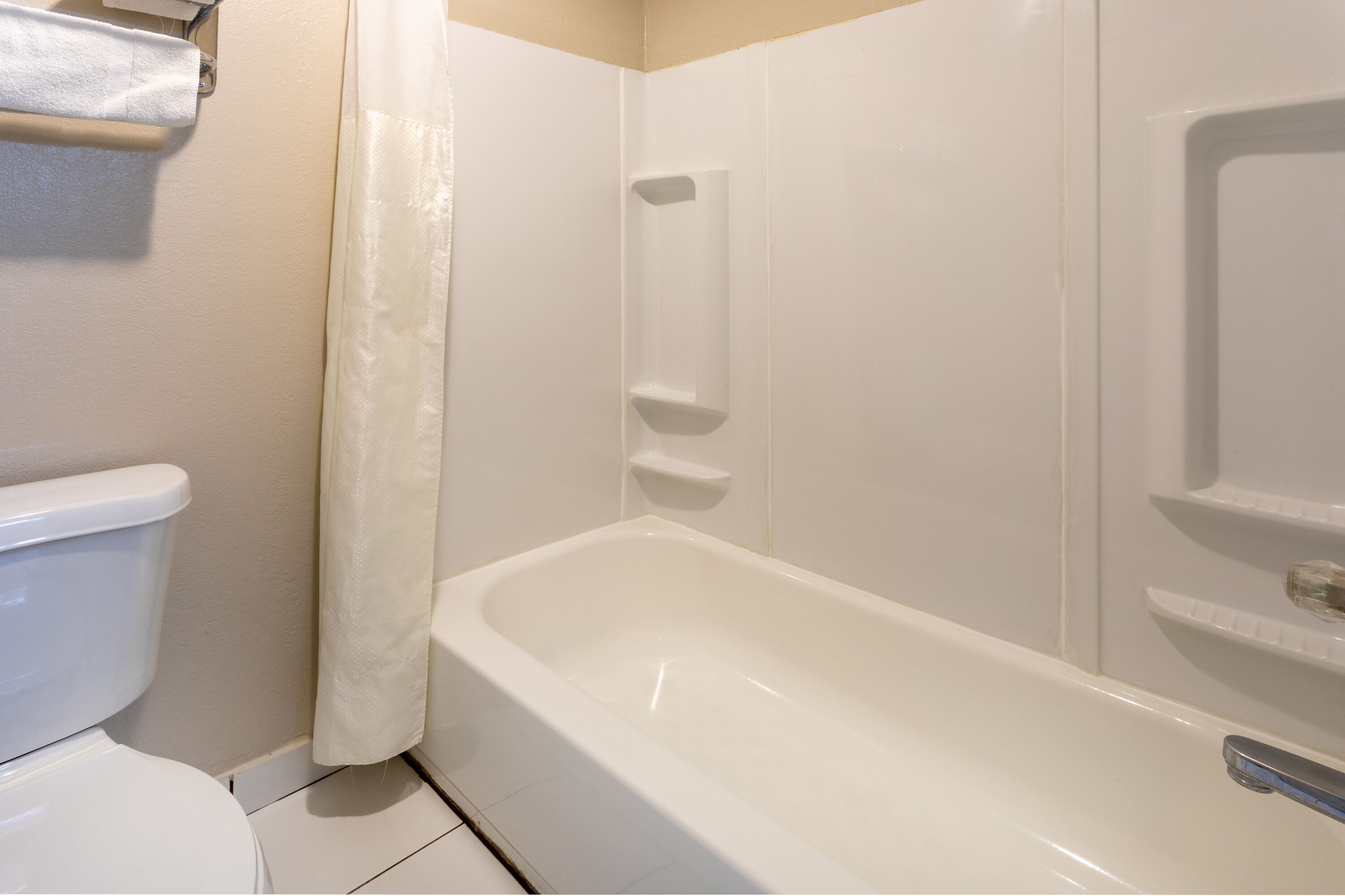 Guest room bath at the Super 8 by Wyndham Missouri Valley in Missouri Valley, Iowa