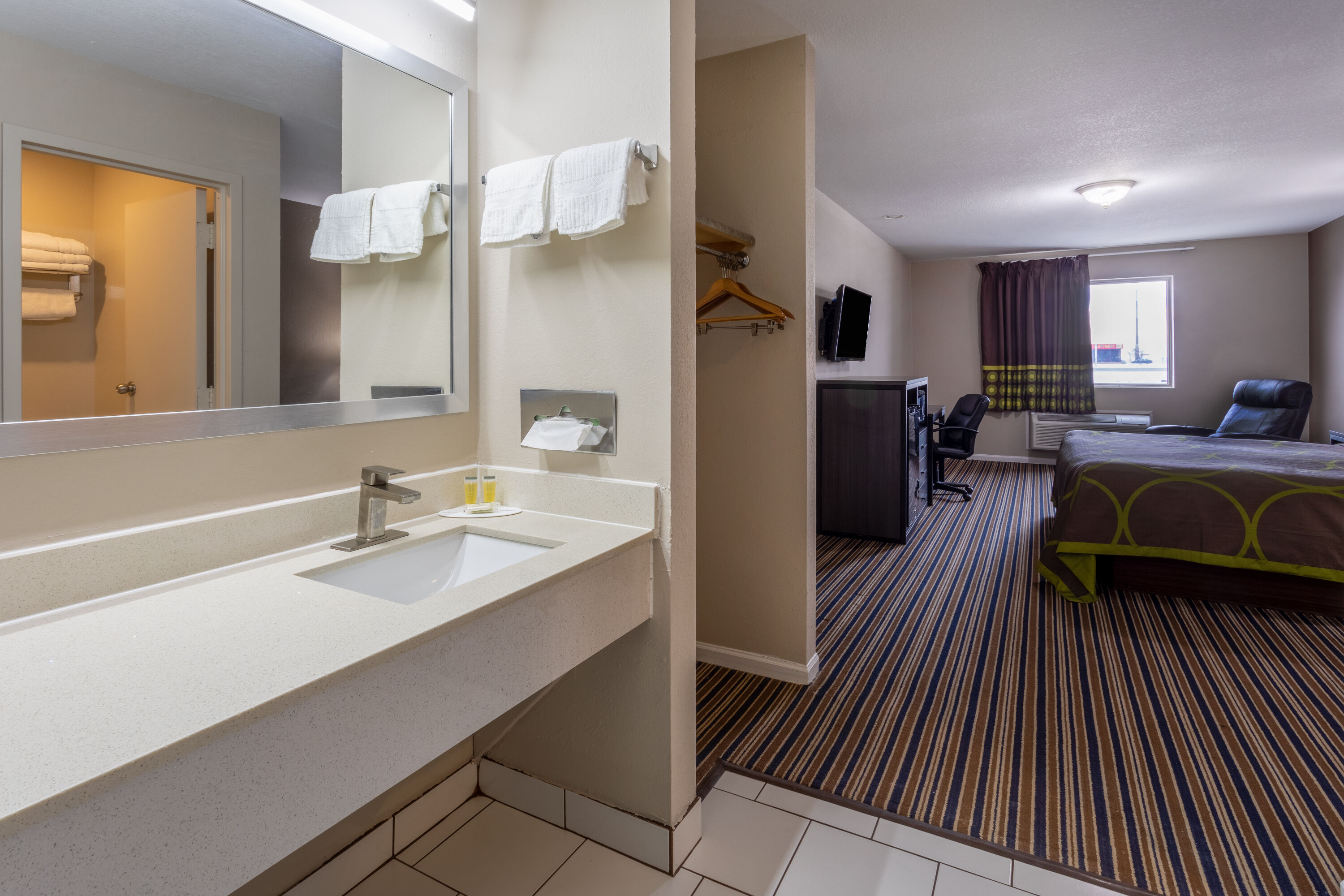 Guest room at the Super 8 by Wyndham Missouri Valley in Missouri Valley, Iowa