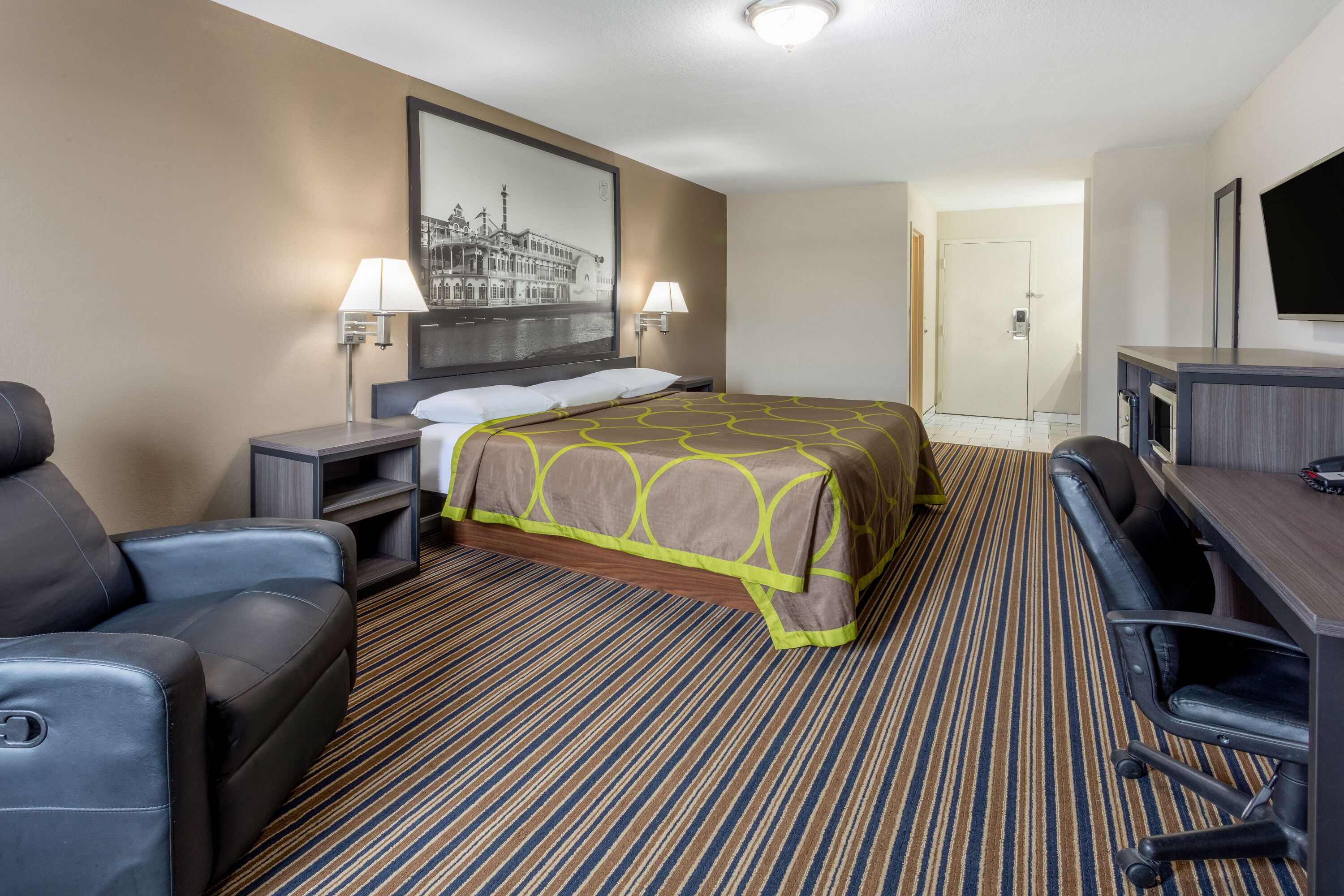 Guest room at the Super 8 by Wyndham Missouri Valley in Missouri Valley, Iowa