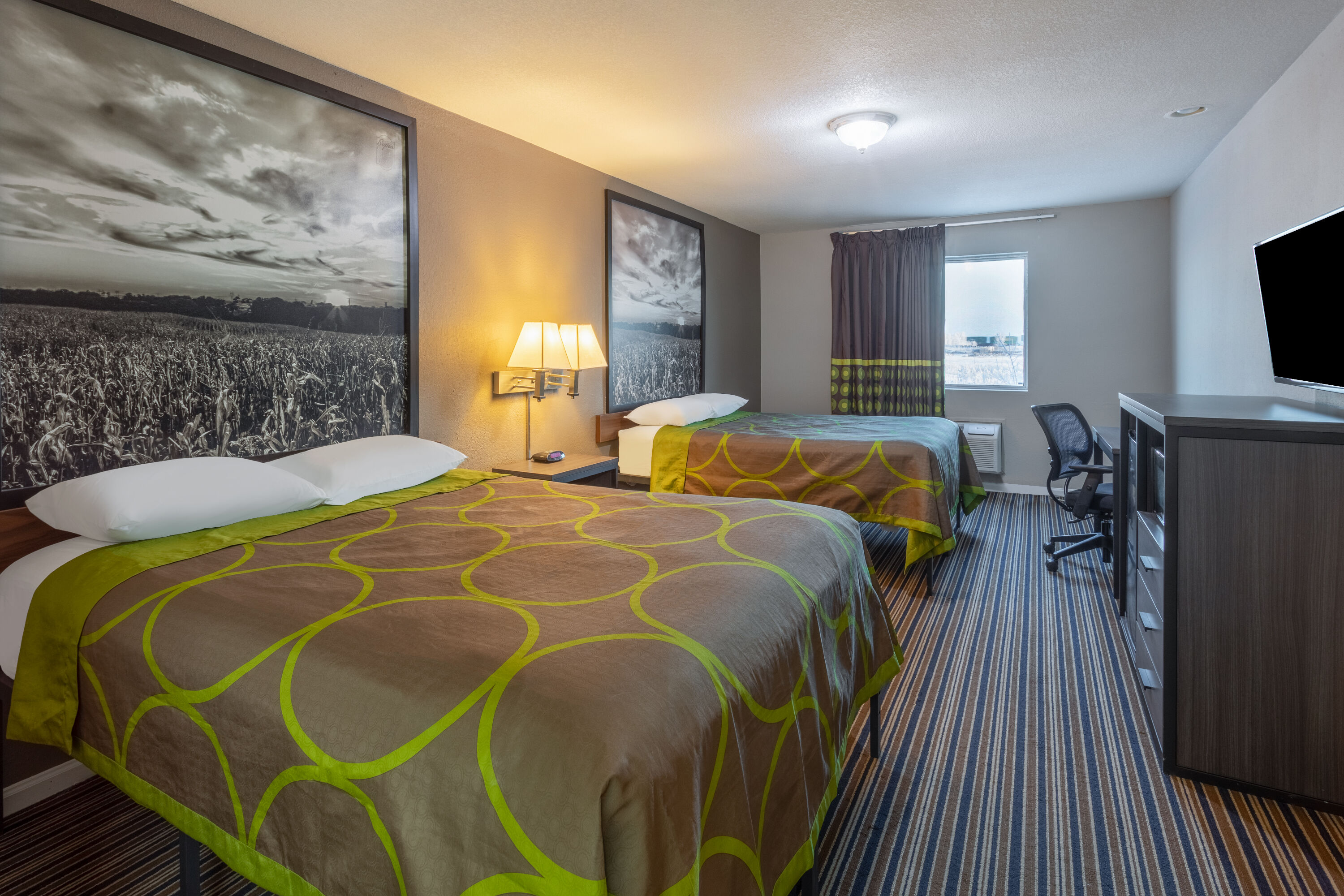 Guest room at the Super 8 by Wyndham Missouri Valley in Missouri Valley, Iowa