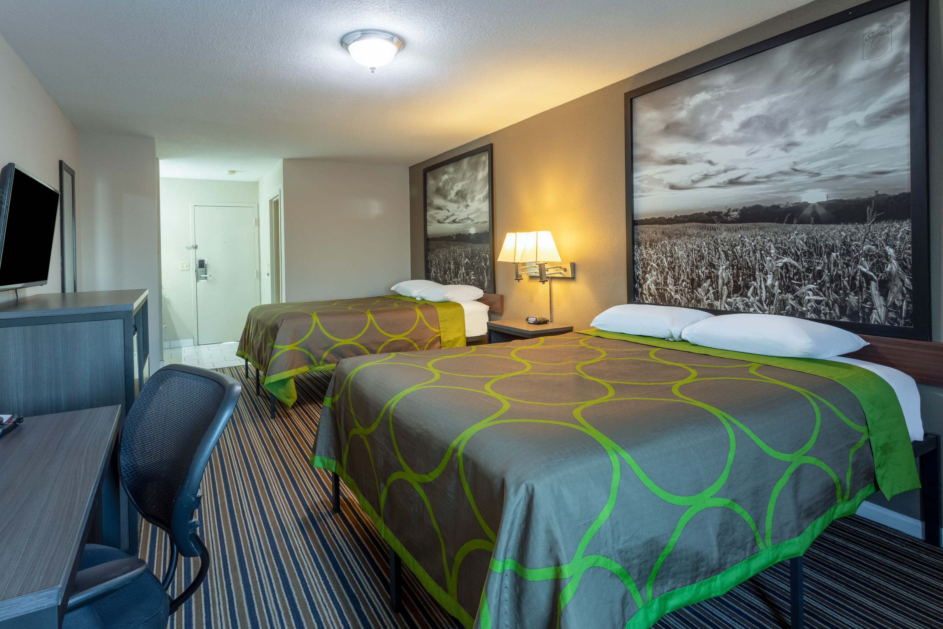 Guest room at the Super 8 by Wyndham Missouri Valley in Missouri Valley, Iowa