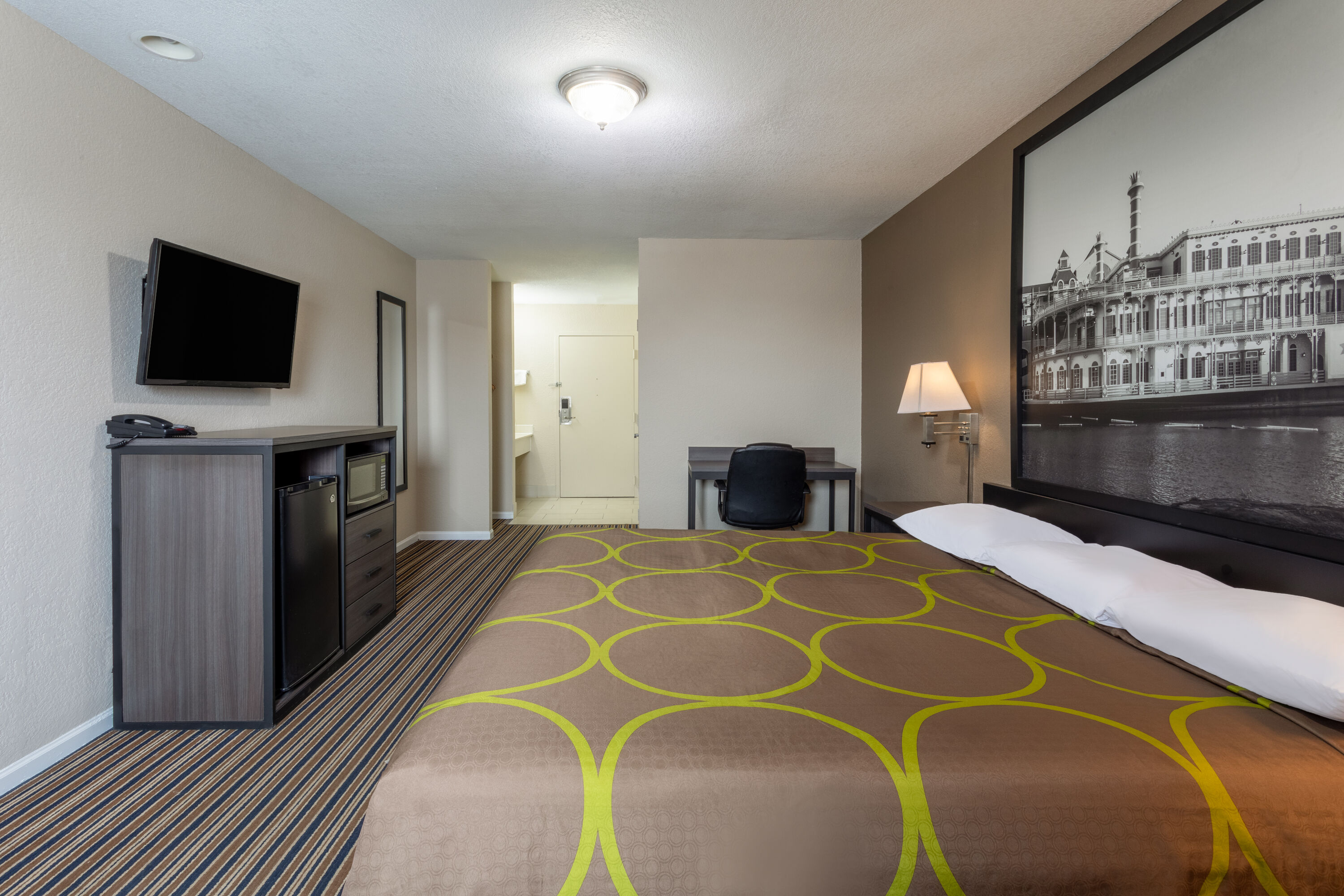 Guest room at the Super 8 by Wyndham Missouri Valley in Missouri Valley, Iowa