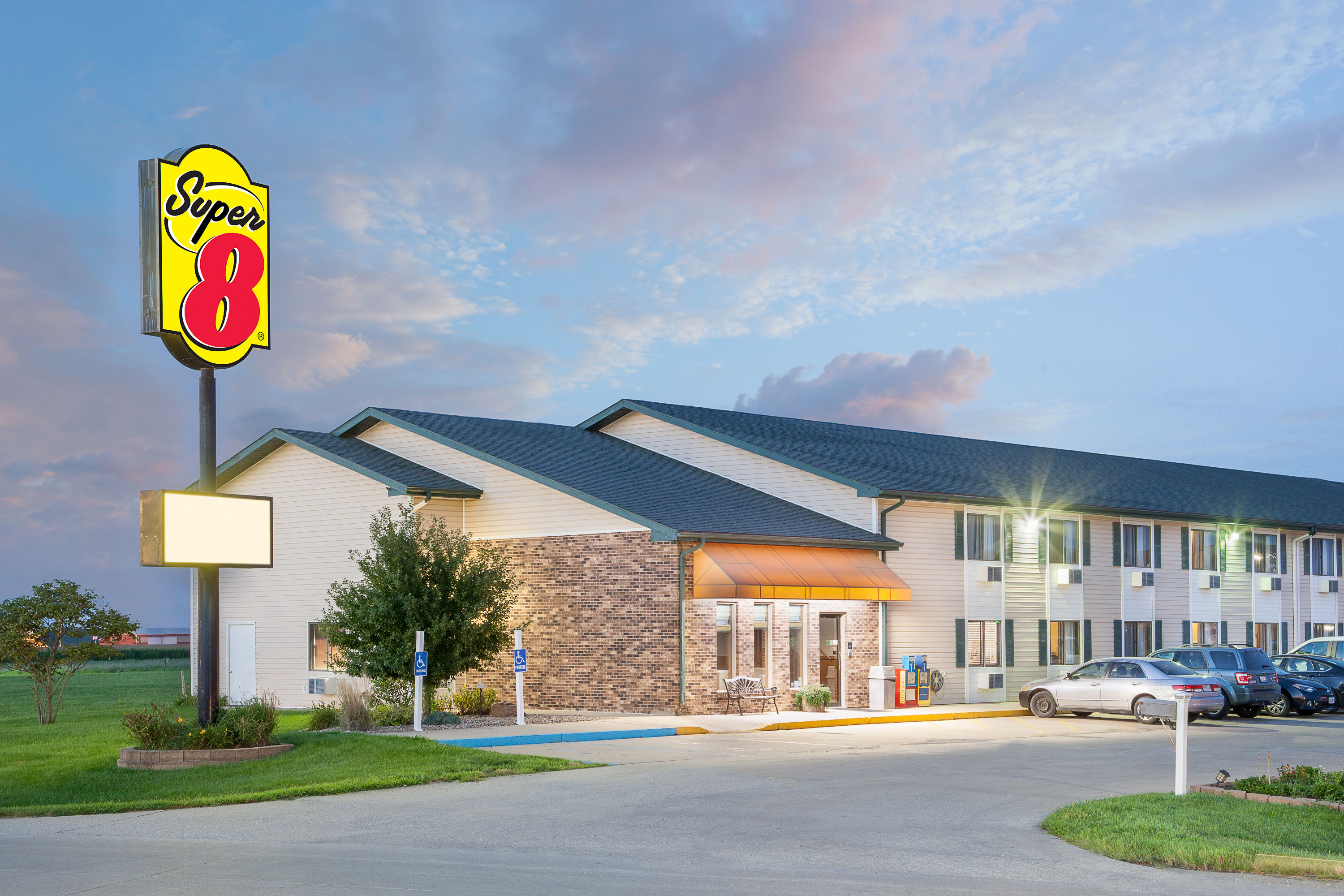 Super 8 By Wyndham Mt Pleasant Mount Pleasant Ia Hotels