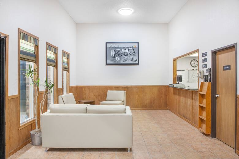 Super 8 Mt Pleasant hotel lobby in Mount Pleasant, Iowa