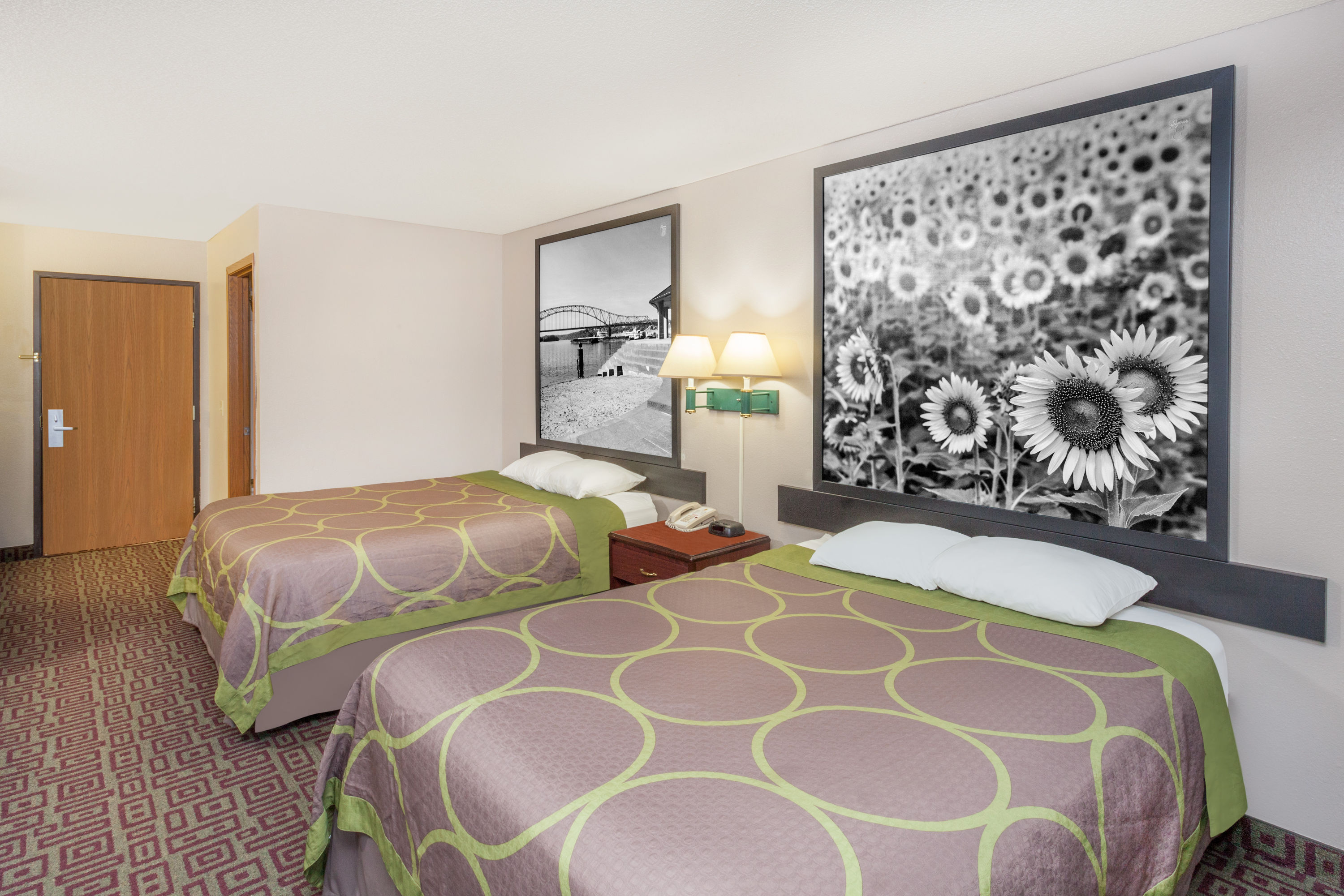 Guest room at the Super 8 by Wyndham Muscatine in Muscatine, Iowa