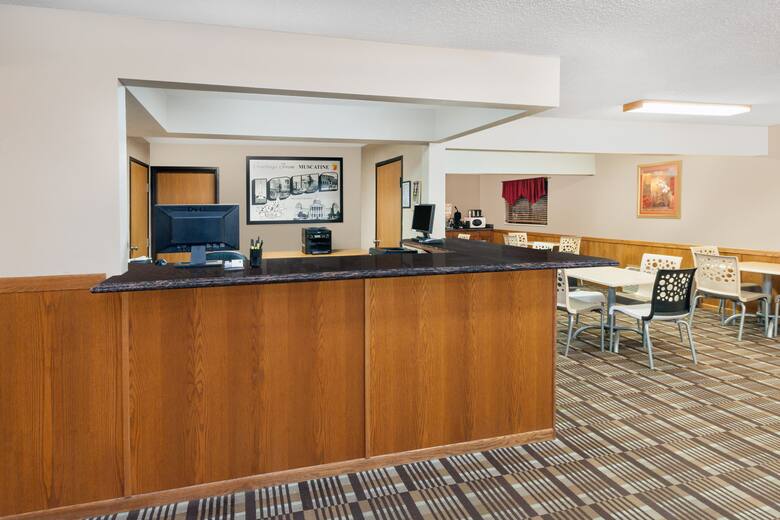 Super 8 Muscatine hotel lobby in Muscatine, Iowa