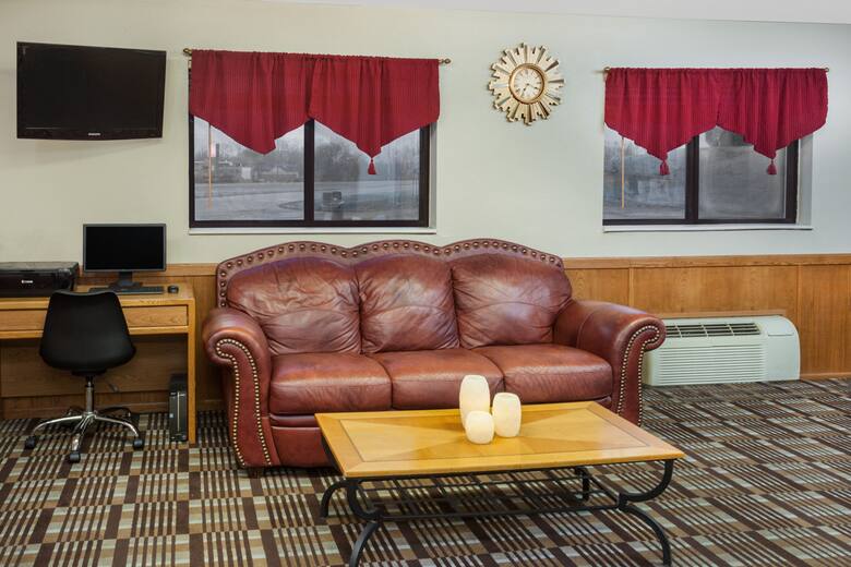 Super 8 Muscatine hotel lobby in Muscatine, Iowa