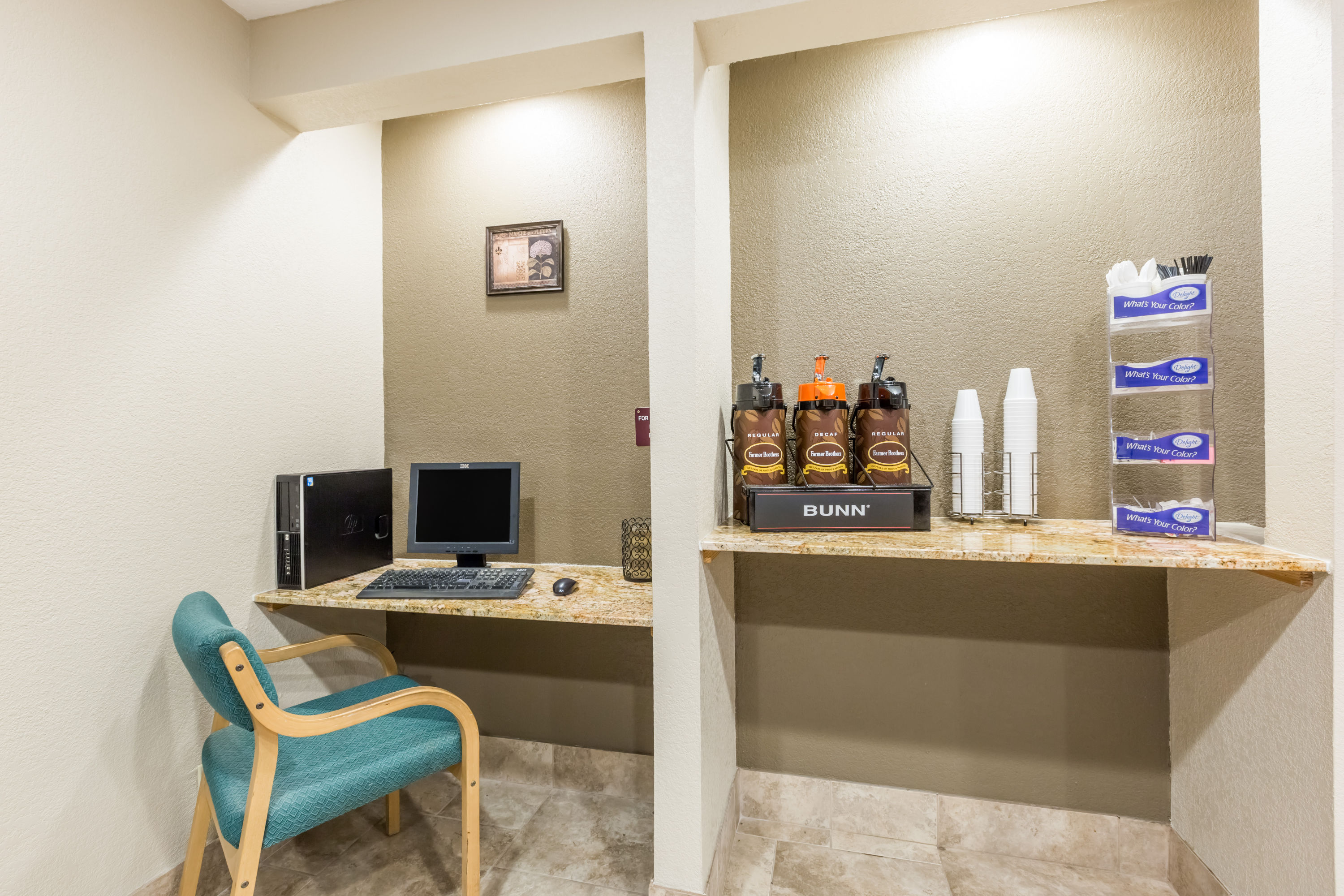 Super 8 by Wyndham Newton business center in Newton, Iowa