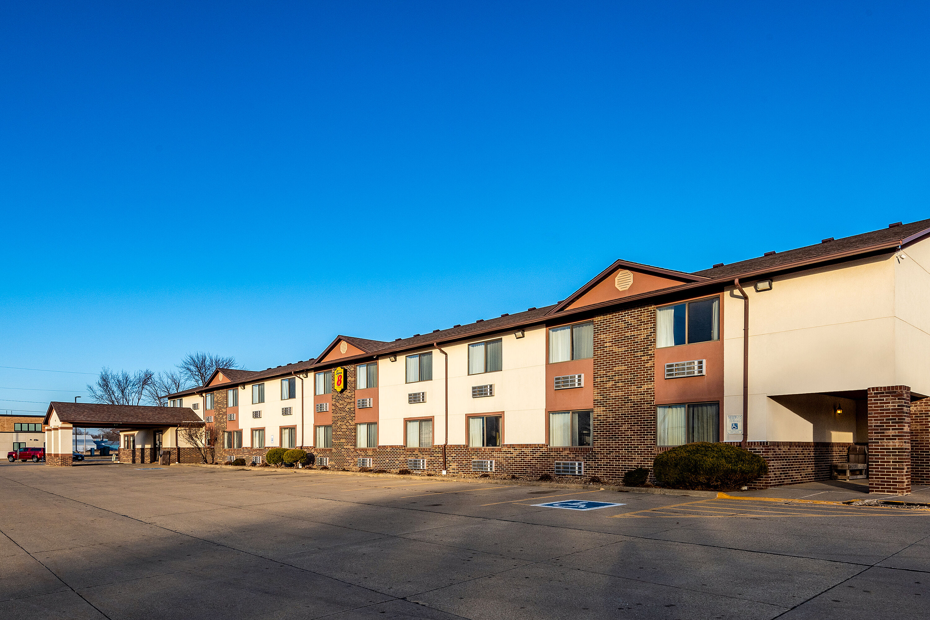 Exterior Day Image of Super 8 by Wyndham Oelwein hotel in Oelwein, Iowa