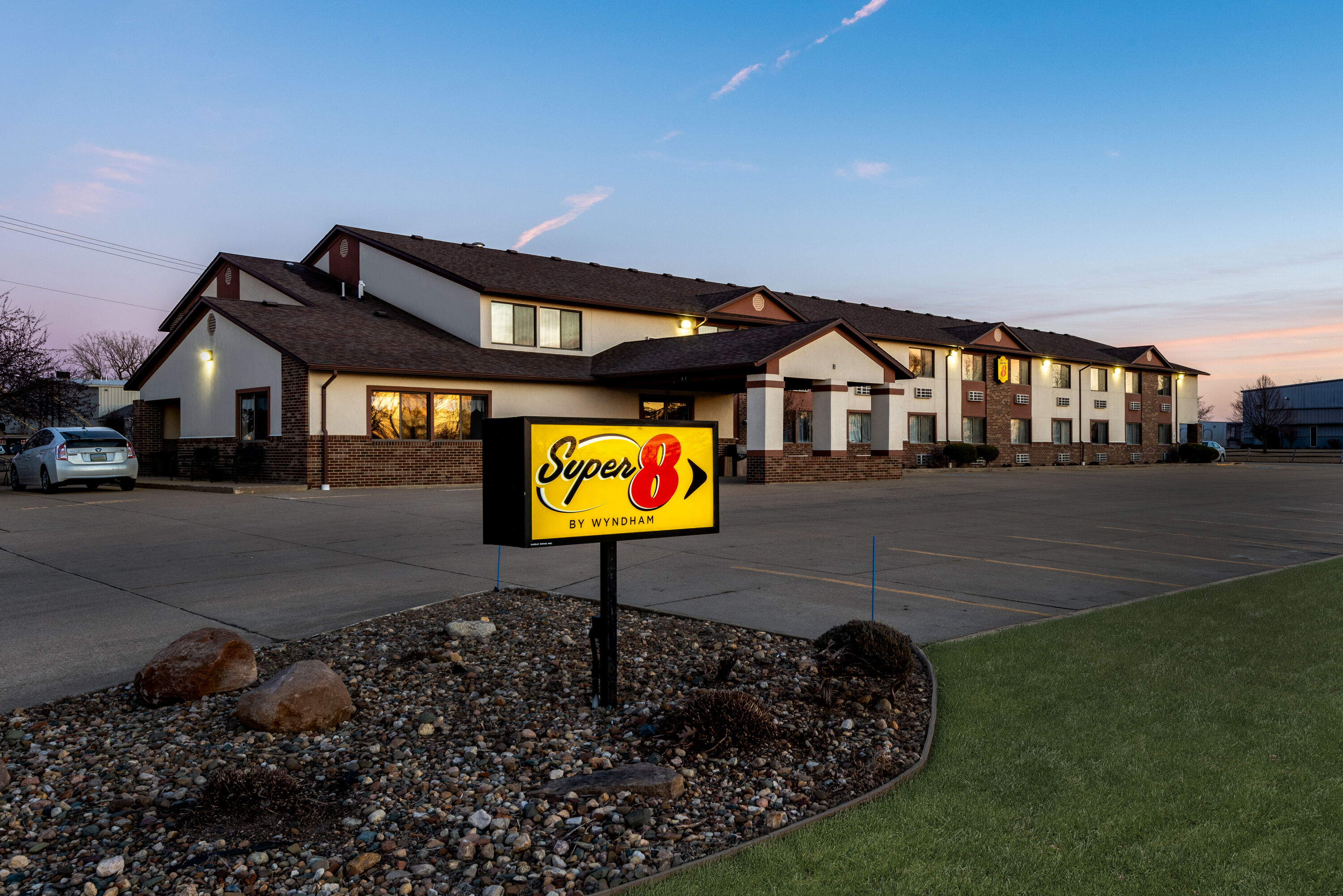 Exterior Night Image of Super 8 by Wyndham Oelwein hotel in Oelwein, Iowa